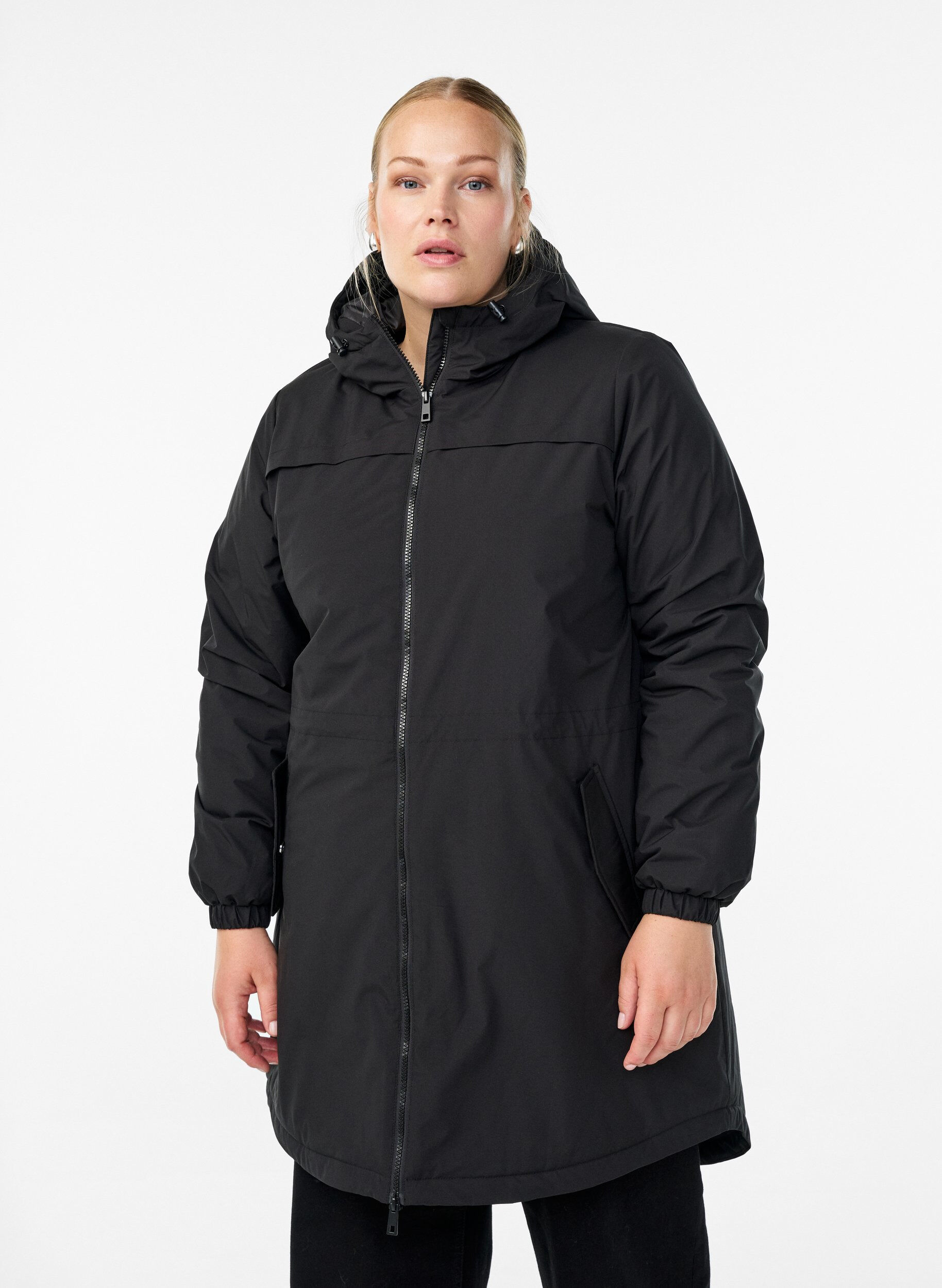 Kevyt topattu parka hupulla, Musta, Model
