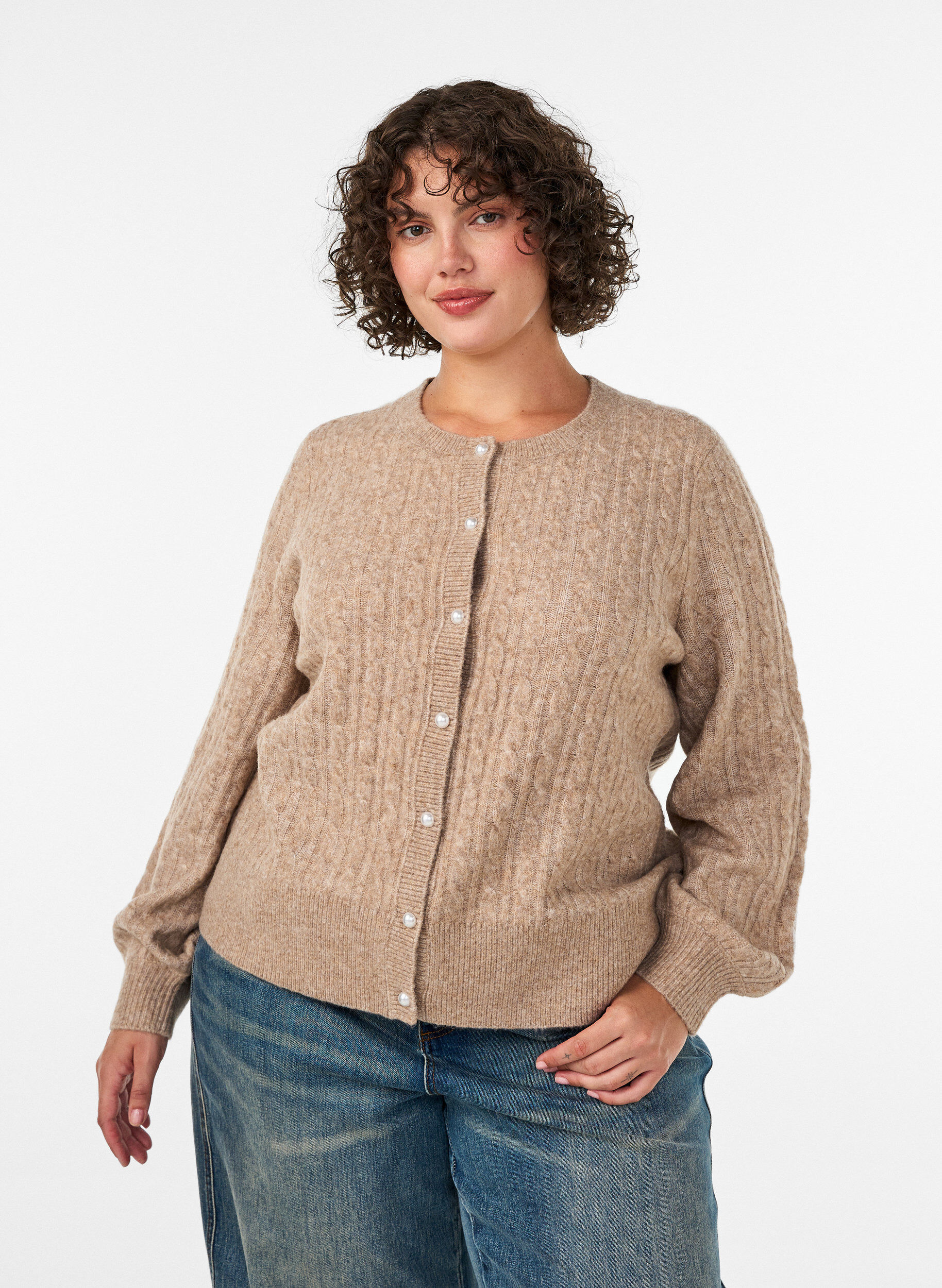 Palmikkoneuletakki helmikaarinapeilla, Beige, Model