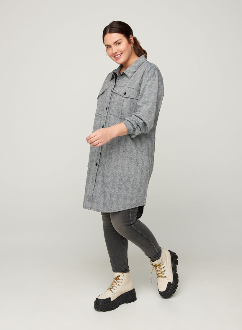 Pitkä ruudullinen paita rintataskuilla, Black Check , Model image number 2