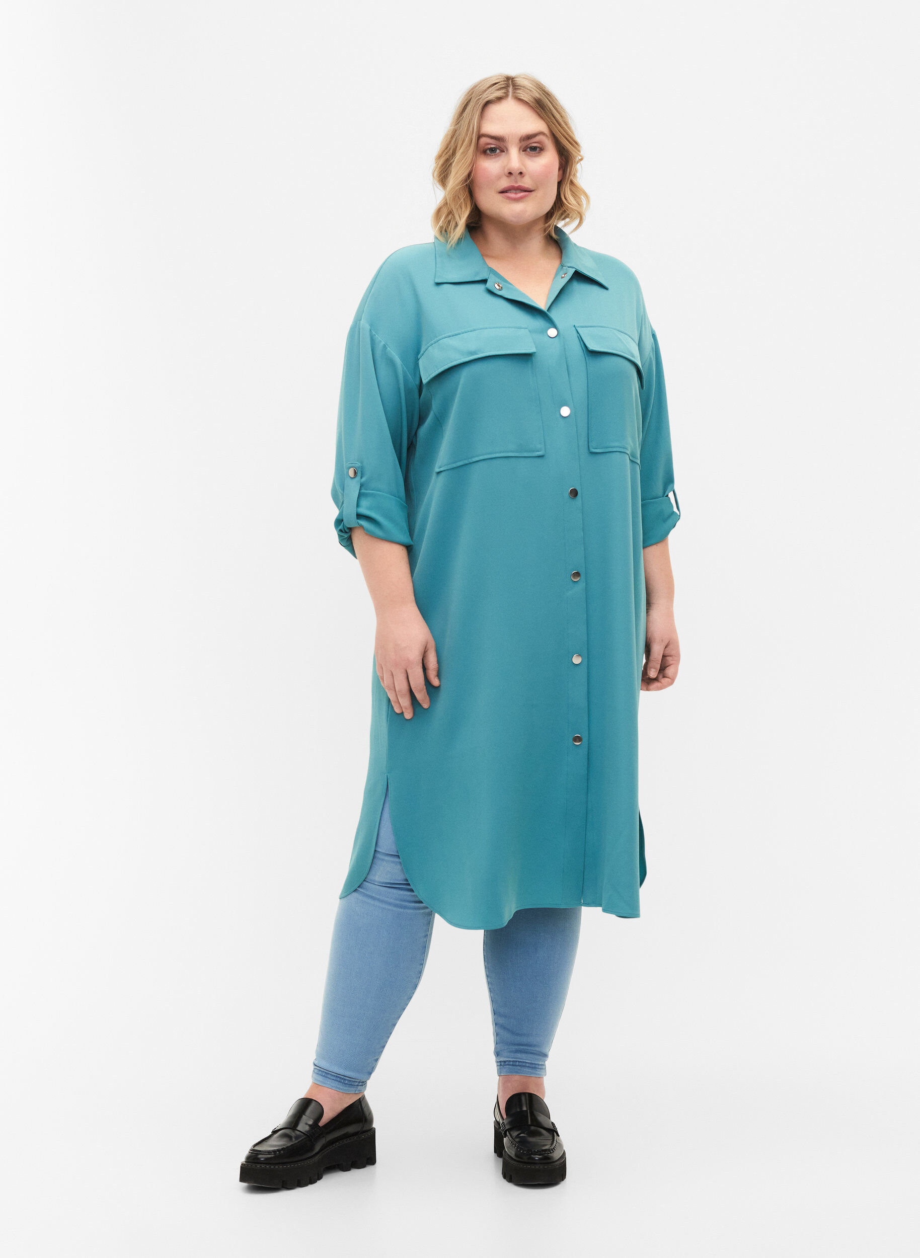 Zizzi Pitk&auml; paitatakki napituksella, Brittany Blue, Model image number 2