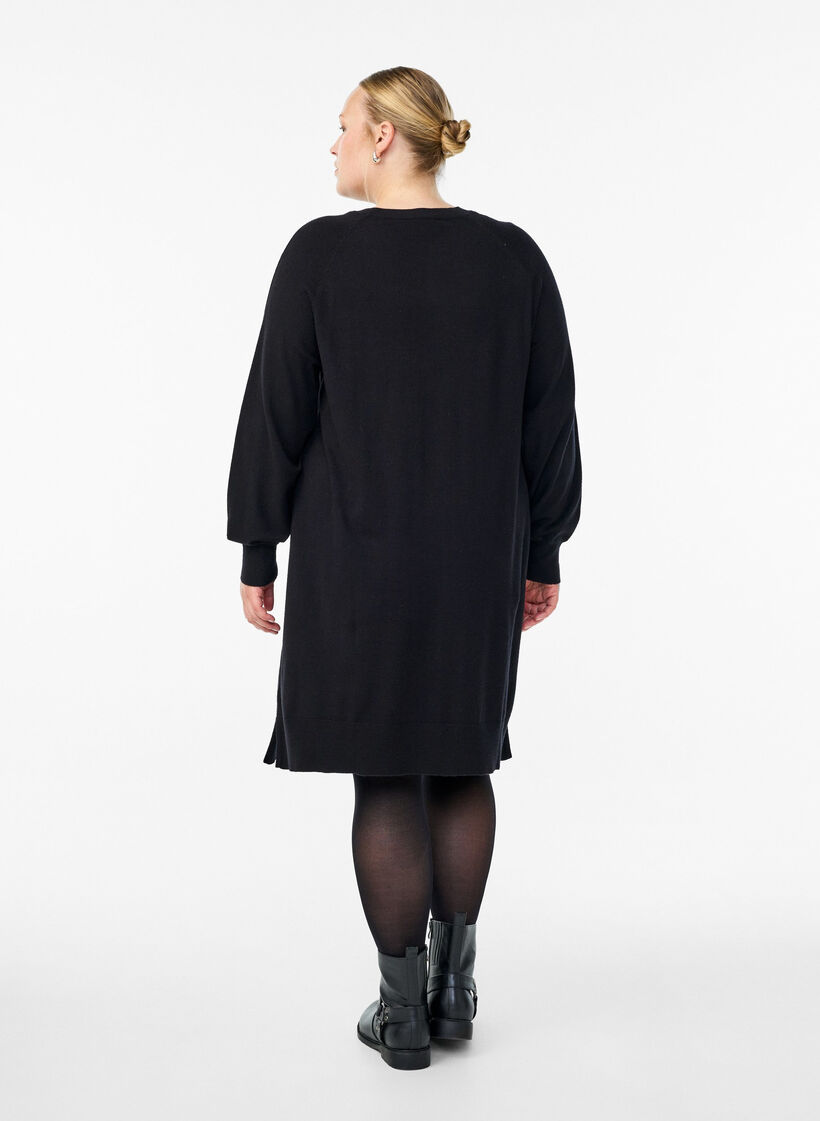 Lyhyt neulemekko raglanhihoilla ja keskisaumalla, Musta, Model image number 2