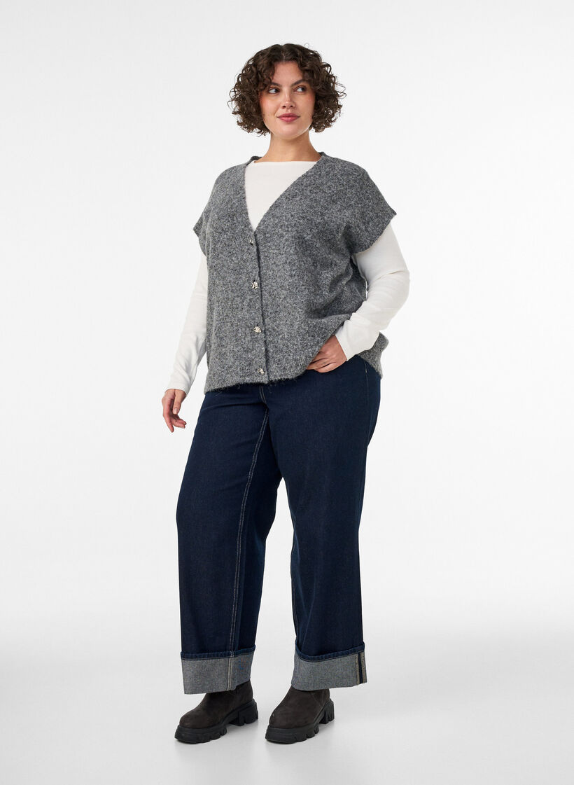 Neulottu liivi V-p&auml;&auml;ntiell&auml; ja koristenapeilla, Harmaa, Model image number 1