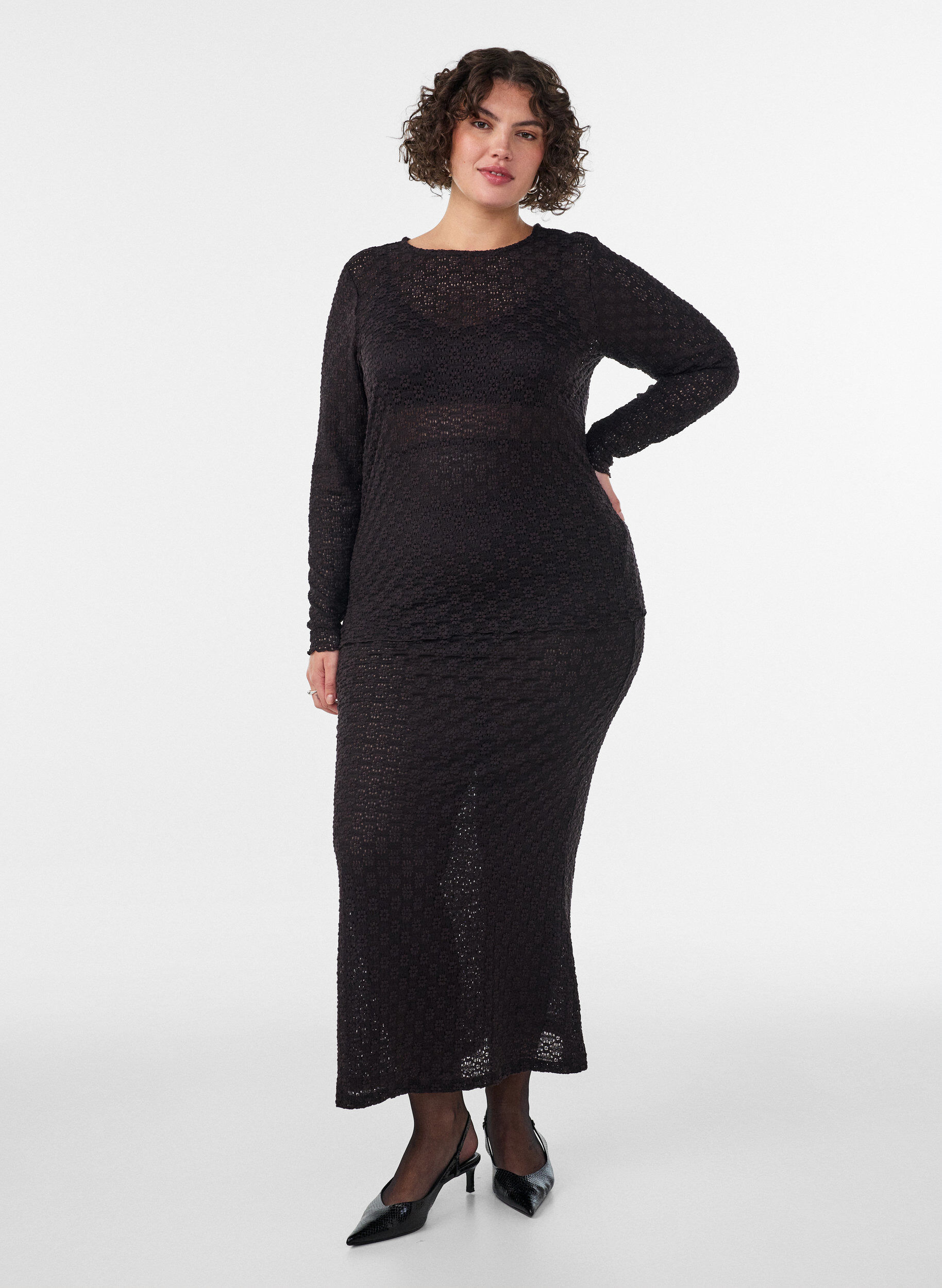 ZizziPusero reik&auml;kuviolla ja pitkill&auml; hihoilla, Musta, Model image number 1