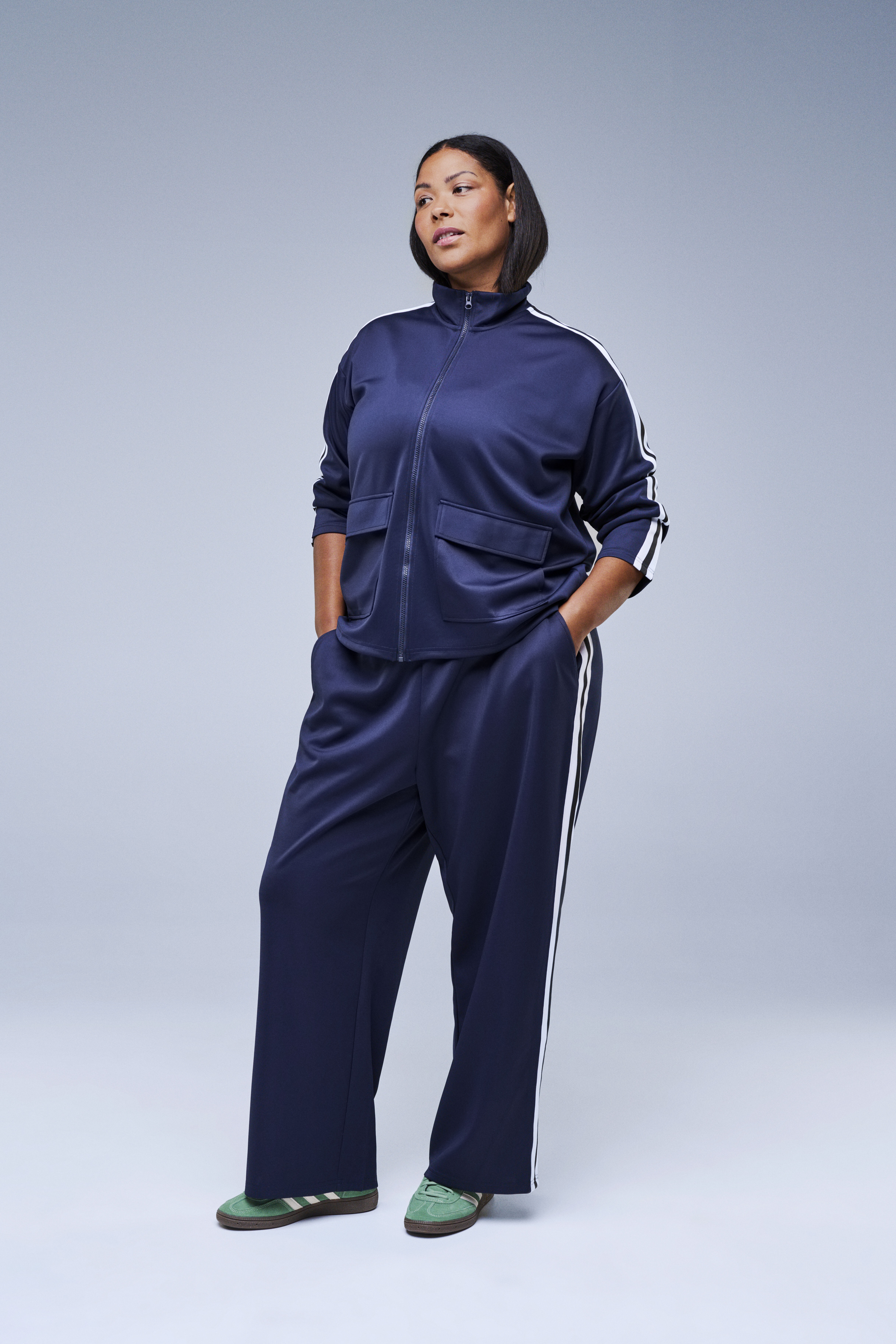 Zizzi Treeniasu sporttisilla raidoilla, , Model