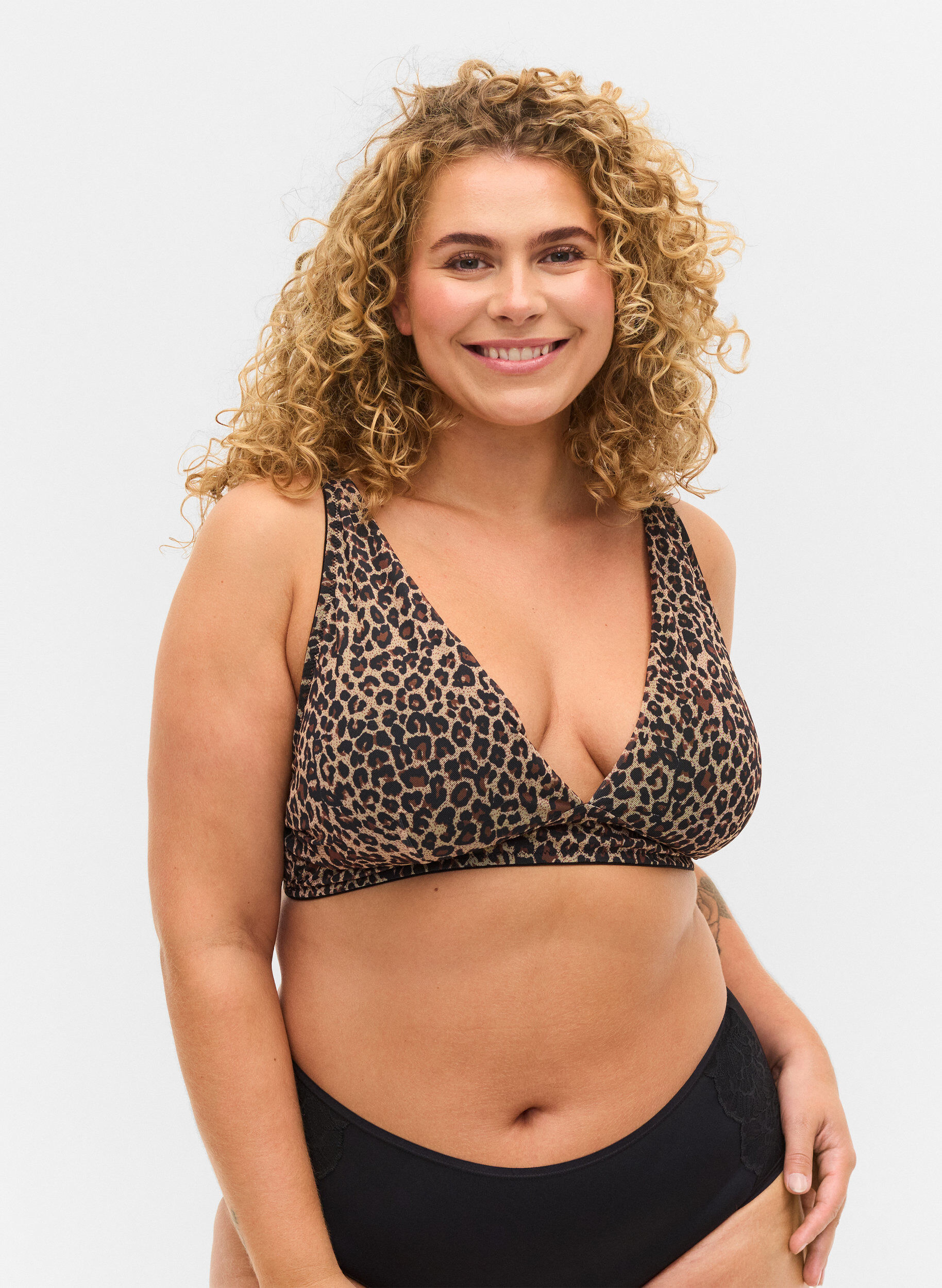 Zizzi Rintaliivit irrotettavilla toppauksilla, Black Leo AOP, Model image number 0