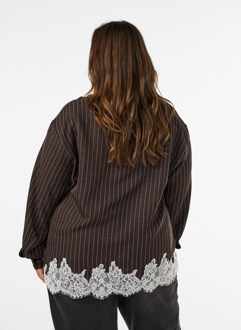 Neuluspaita pitsireunuksella, Ruskea, Model image number 2