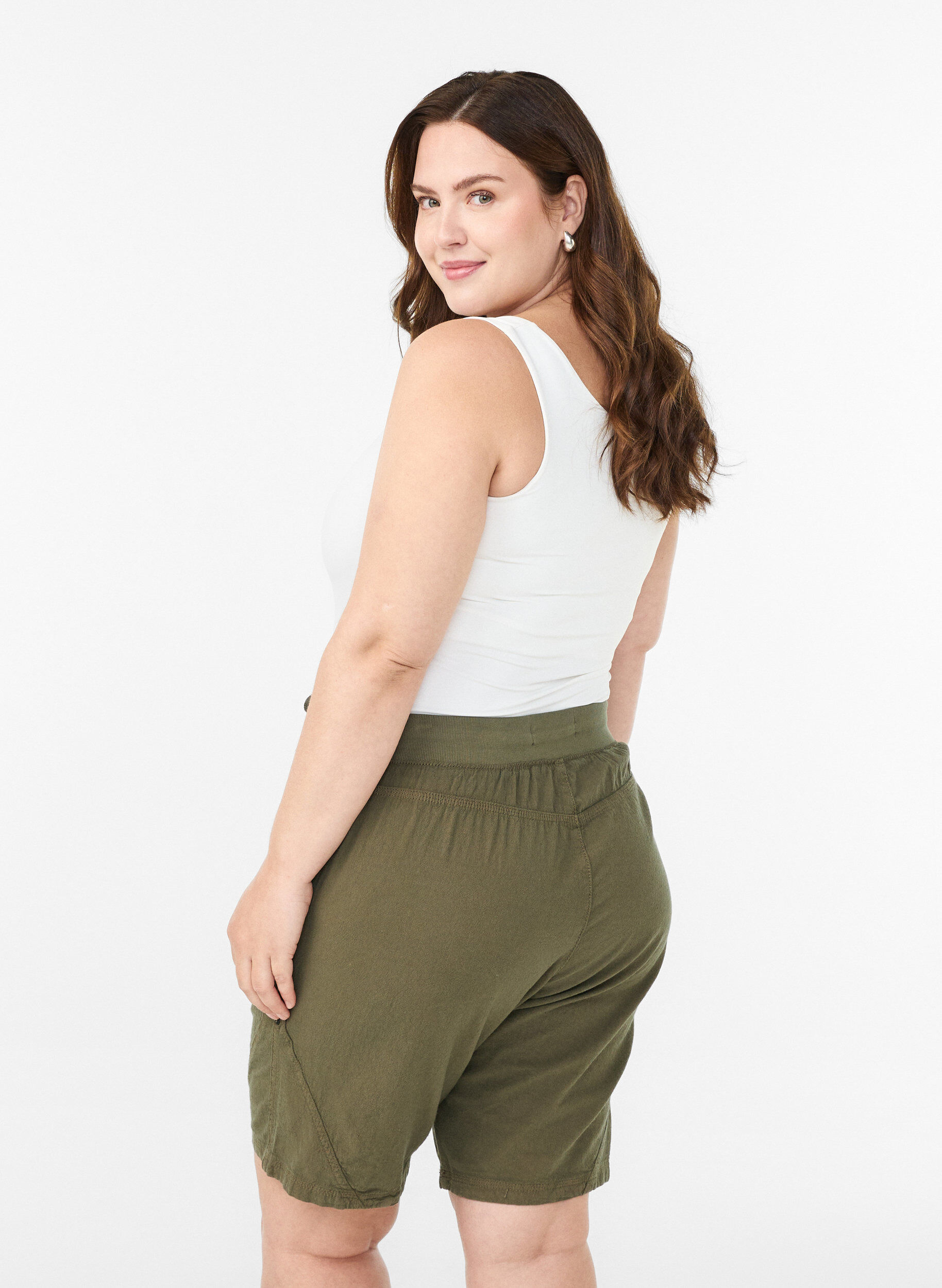 ZizziV&auml;lj&auml;t puuvillashortsit taskuilla, Vihre&auml;, Model image number 2