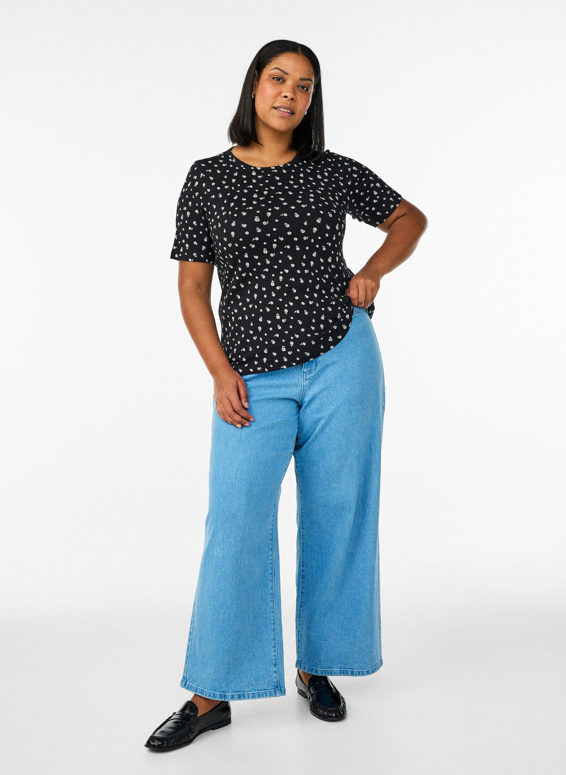 Zizzi Puuvillainen T-paita kauttaaltaan printill&auml;, Musta, Model image number 1