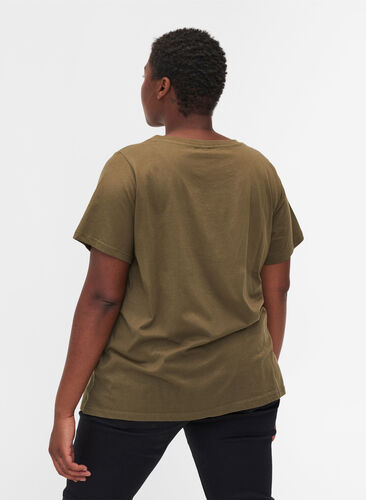 Ekologisesta puuvillasta valmistettu t-paita printtiyksityiskohdalla, Ivy Green, Model image number 1
