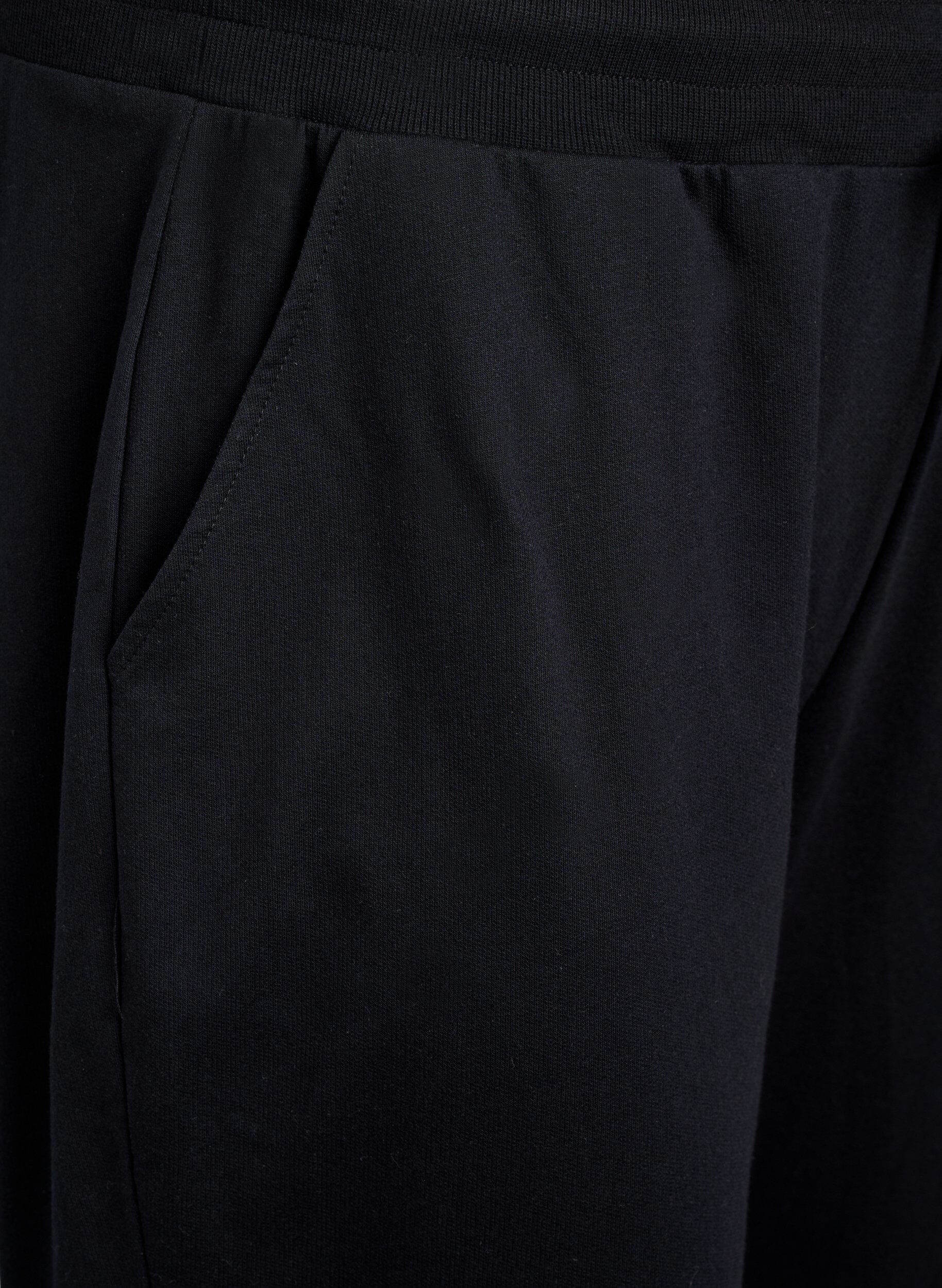 Zizzi V&auml;lj&auml;t treenihousut taskuilla, Musta, Packshot image number 2