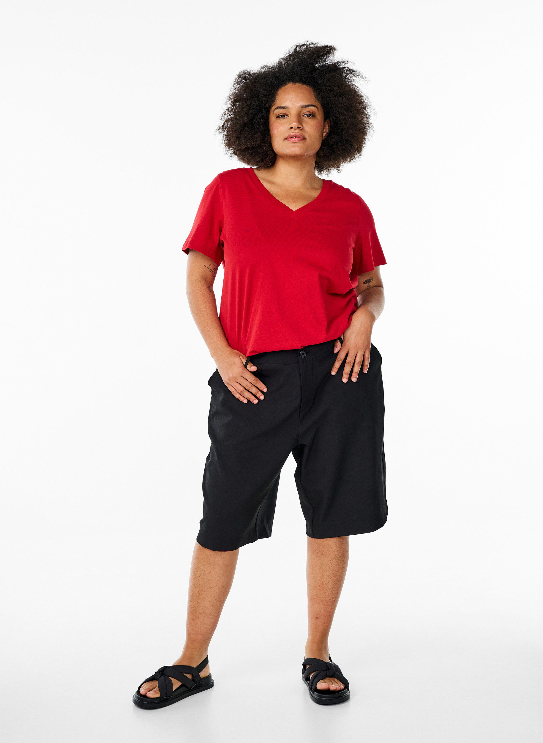 Zizzi Puuvillasta valmistettu T-paita V-p&auml;&auml;ntiell&auml;., Punainen, Model image number 1