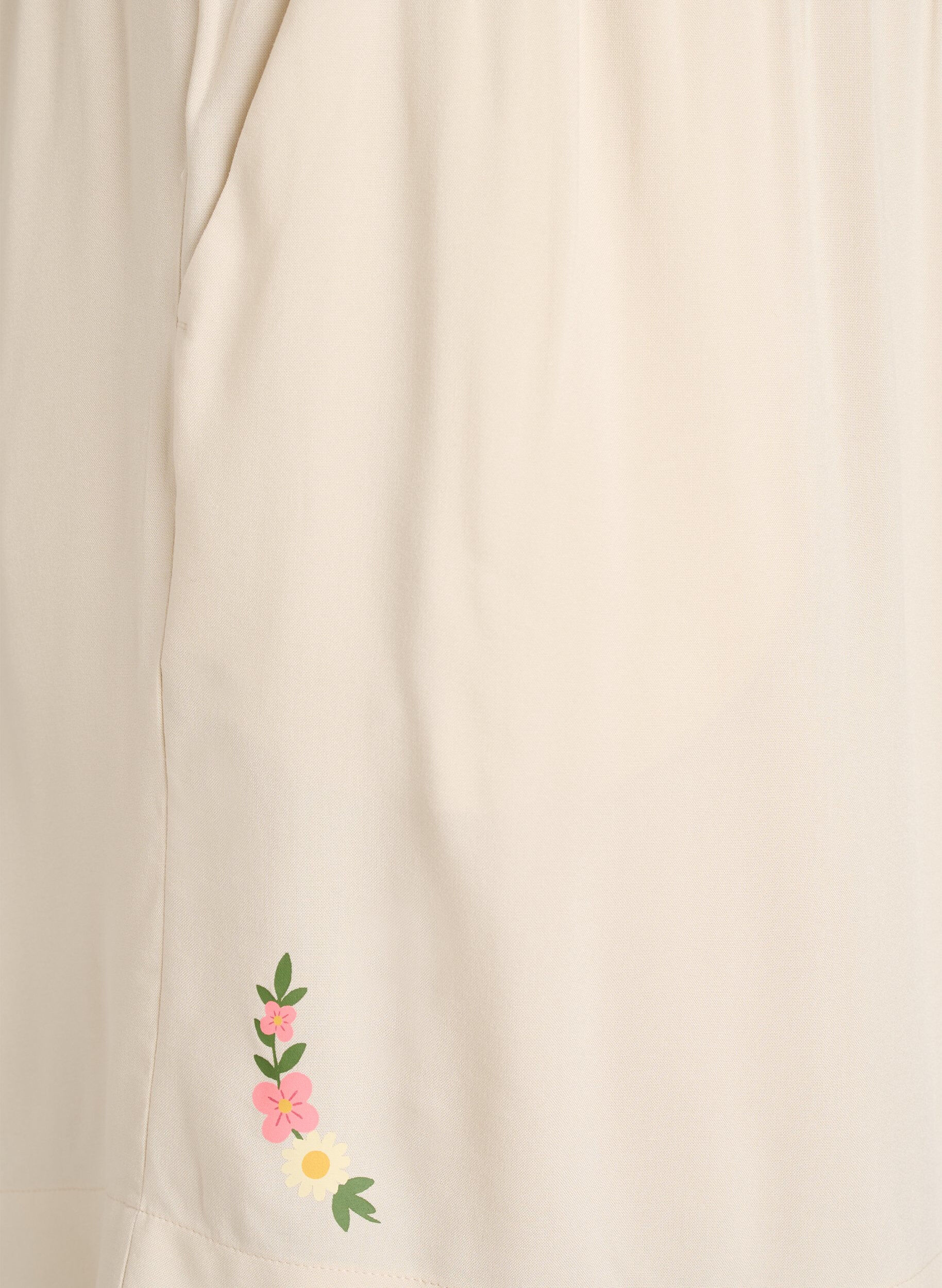 Zizzi Rentoistuvaiset pyjamashortsit viskoosista korkealla vy&ouml;t&auml;r&ouml;ll&auml;, Beige, Packshot image number 3