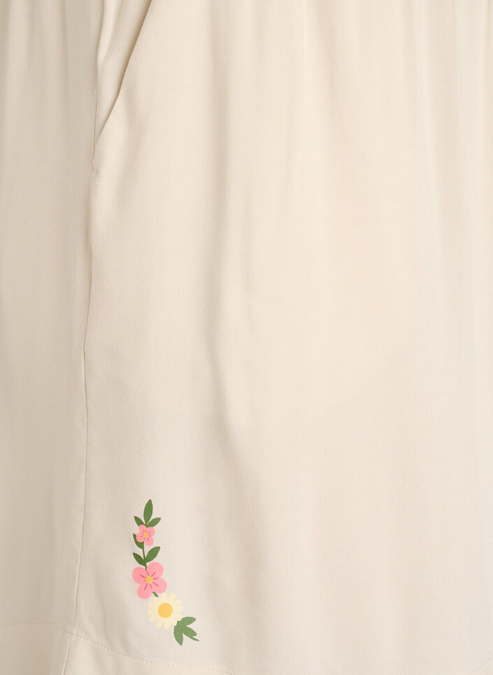 Rentoistuvaiset pyjamashortsit viskoosista korkealla vy&ouml;t&auml;r&ouml;ll&auml;, Beige, Packshot image number 3