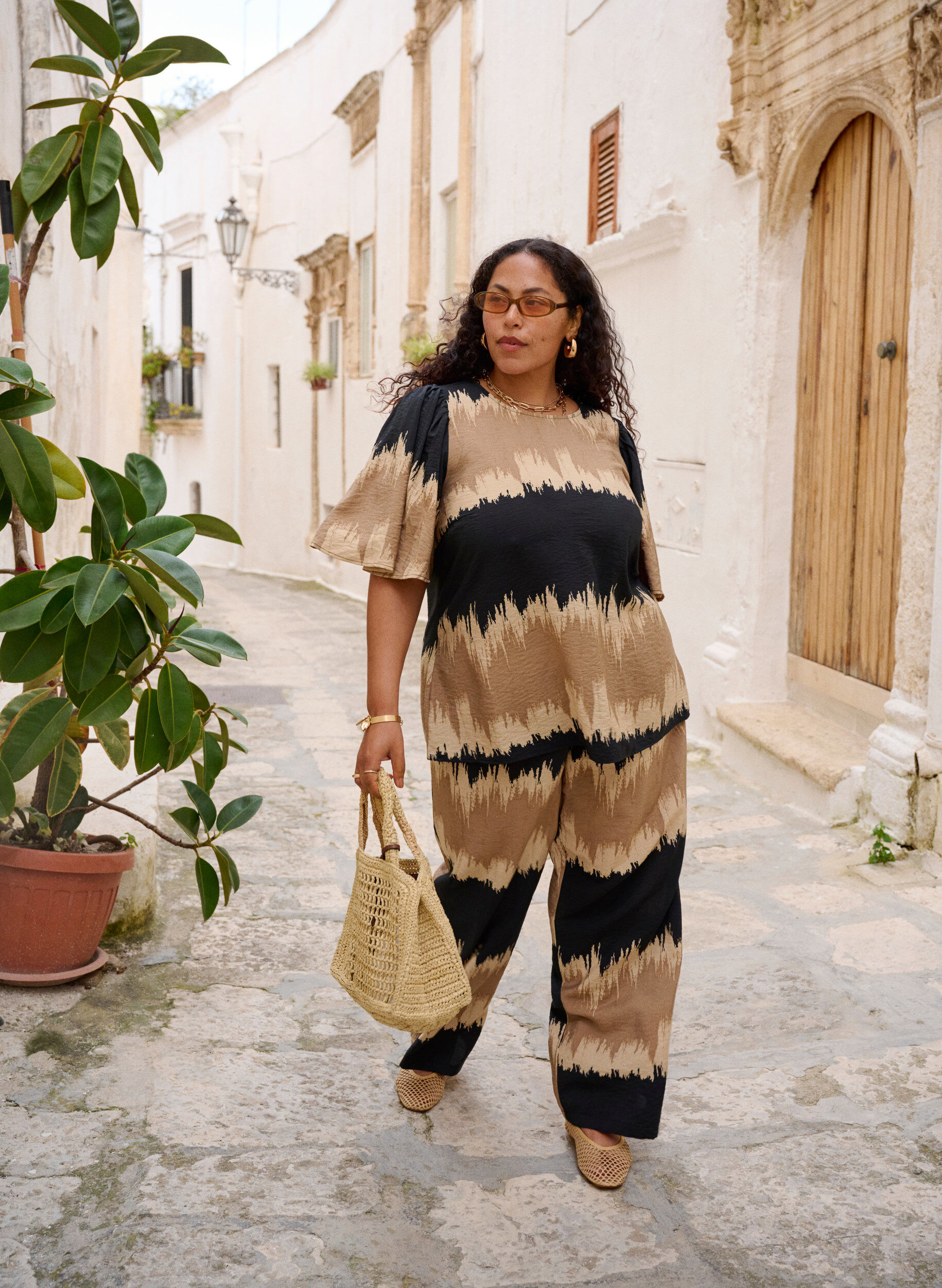 Zizzi L&ouml;ys&auml;t housut, joissa on graafinen printti, Musta, Image image number 0