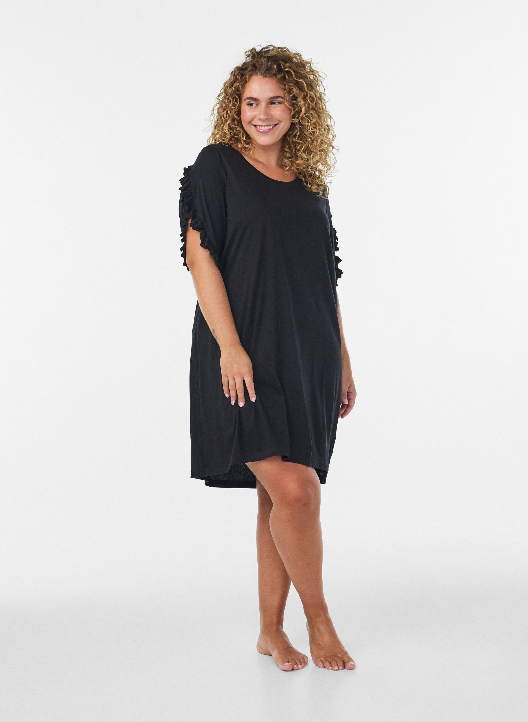 ZizziLuomupuuvillainen y&ouml;paita r&ouml;yhel&ouml;hihoilla, Musta, Model image number 1