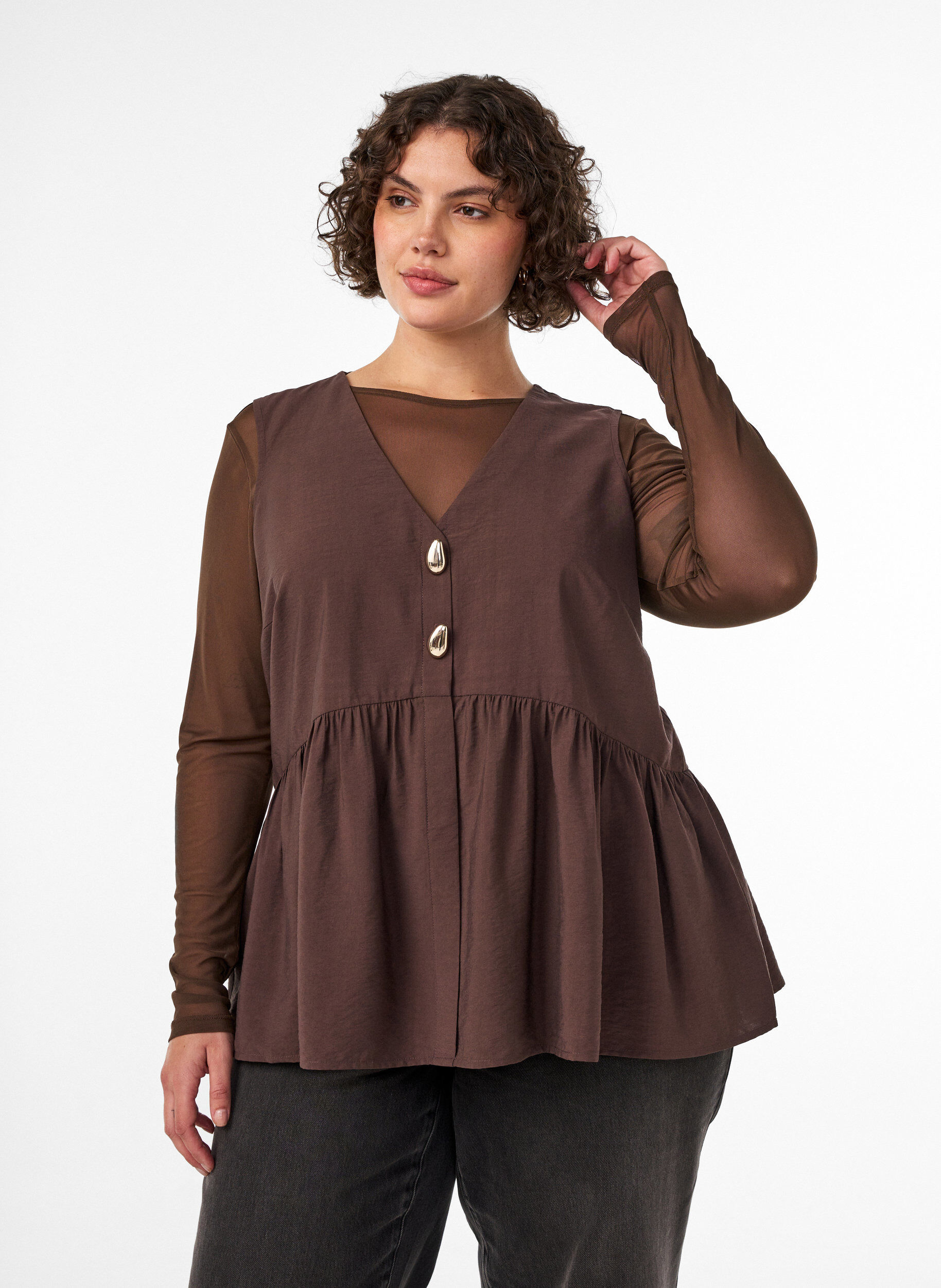 Hihaton peplum-pusero koristenapeilla, Ruskea, Model