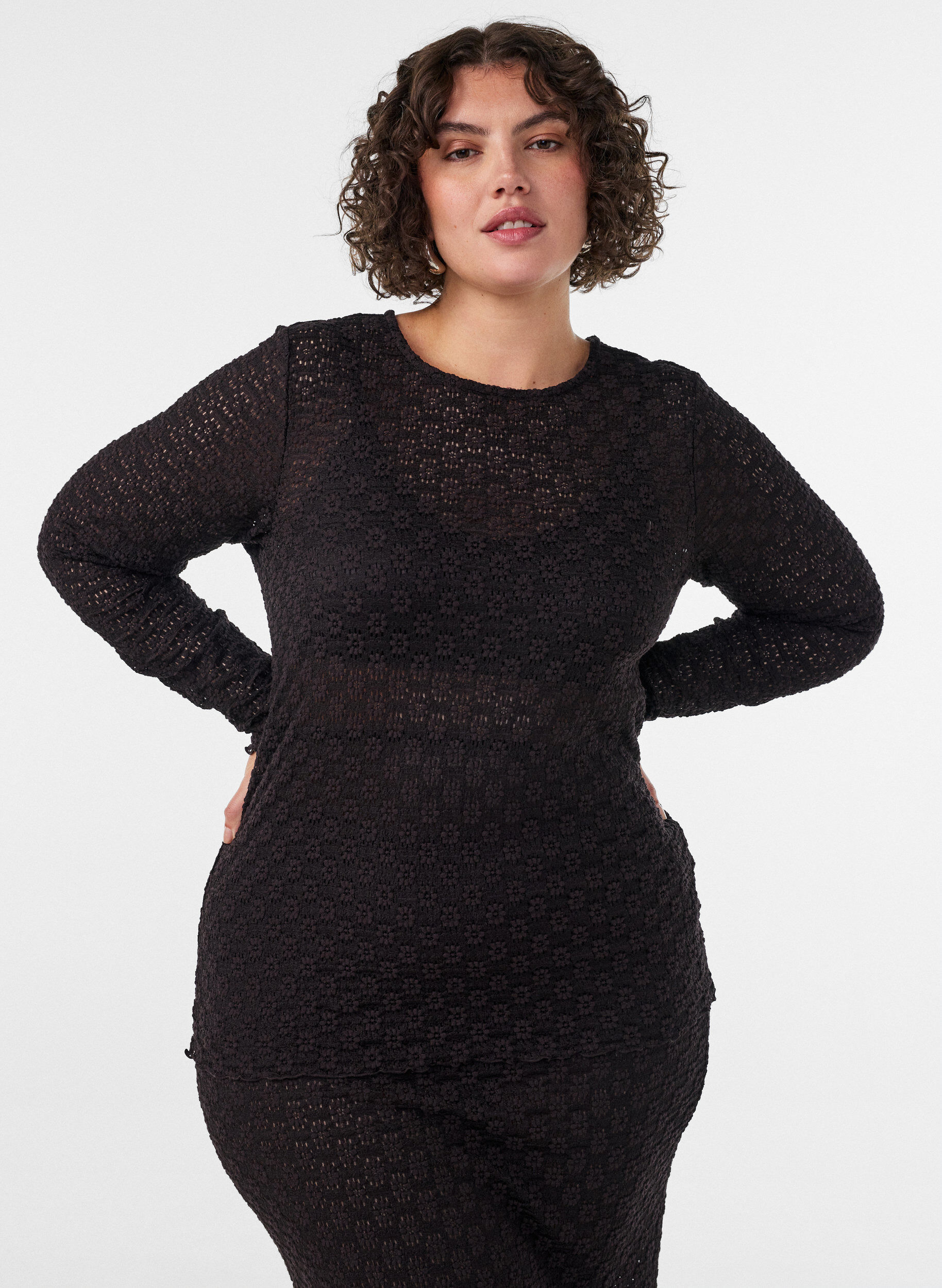 ZizziPusero reik&auml;kuviolla ja pitkill&auml; hihoilla, Musta, Model image number 0