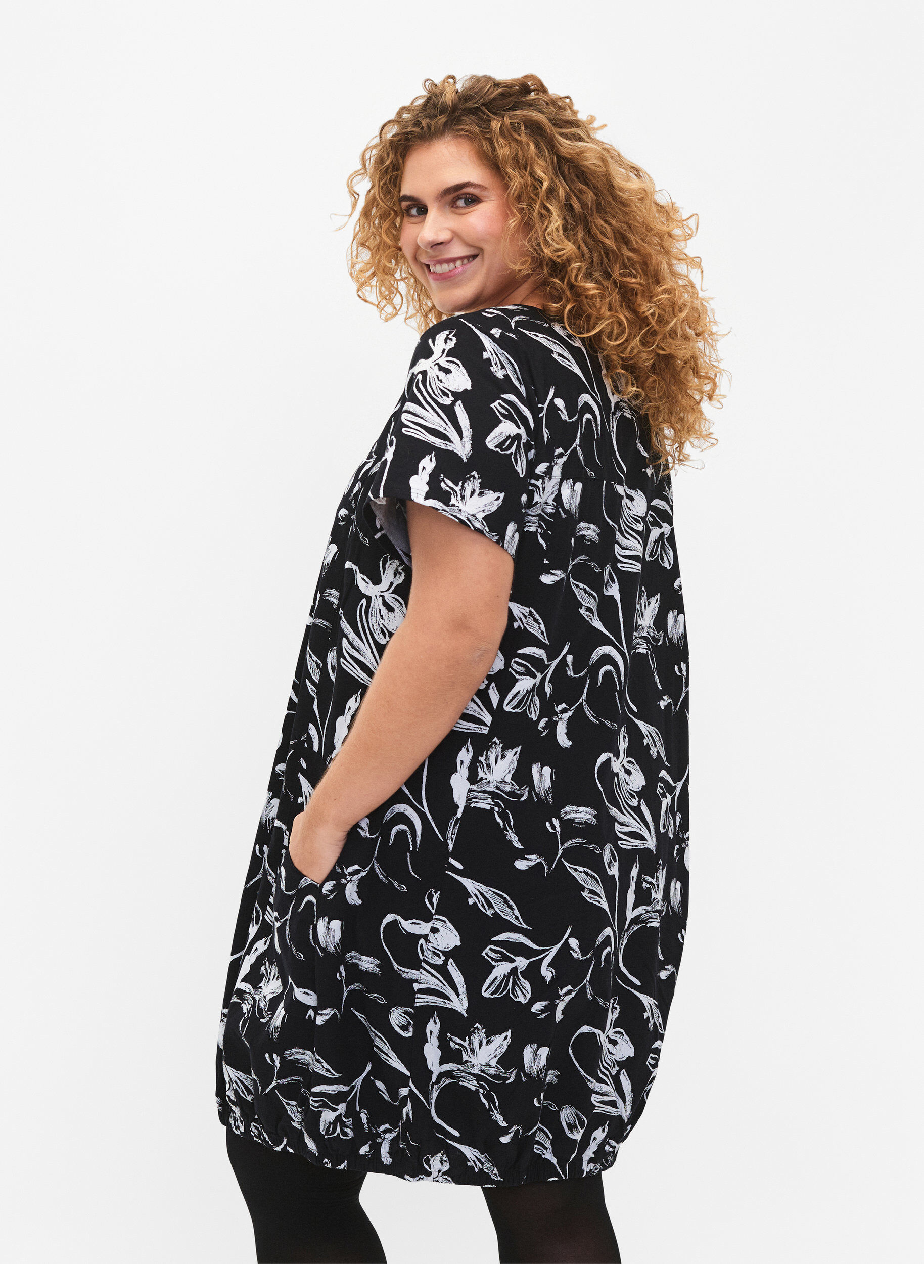 Zizzi Lyhythihainen puuvillamekko kuosilla, , Model image number 2