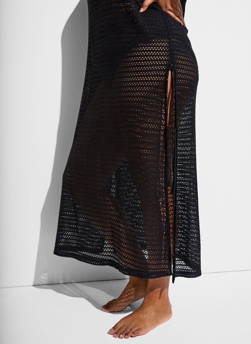 Hihaton rantamekko silmukkakirjailulla ja sivuhalkioilla, Musta, Model image number 2