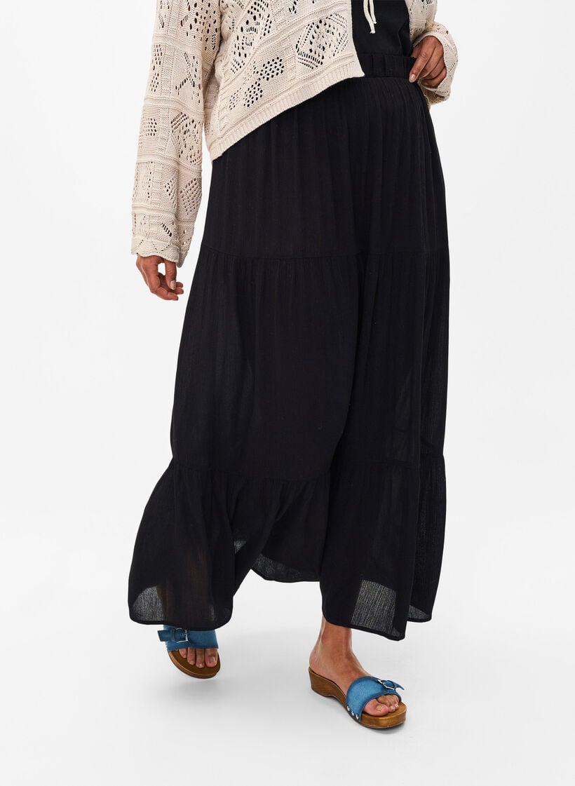 Pitk&auml; hame joustavalla vy&ouml;t&auml;r&ouml;ll&auml;, Musta, Model image number 2