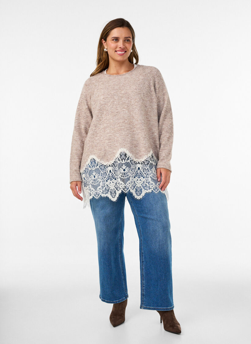Neulottu pusero raglanhihoilla ja leve&auml;ll&auml; pitsireunuksella, Beige, Model image number 1