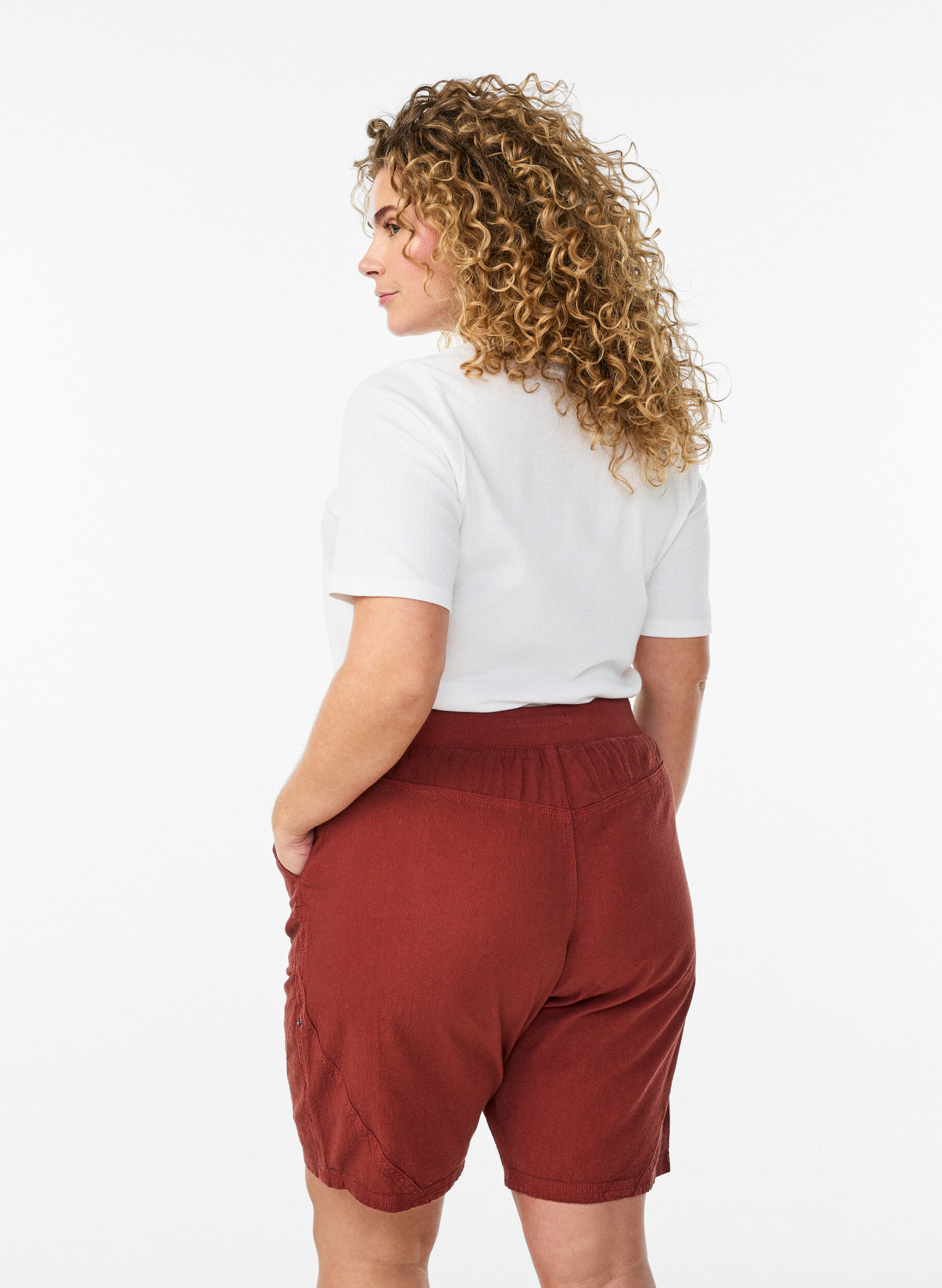 ZizziV&auml;lj&auml;t puuvillashortsit taskuilla, Punainen, Model image number 2