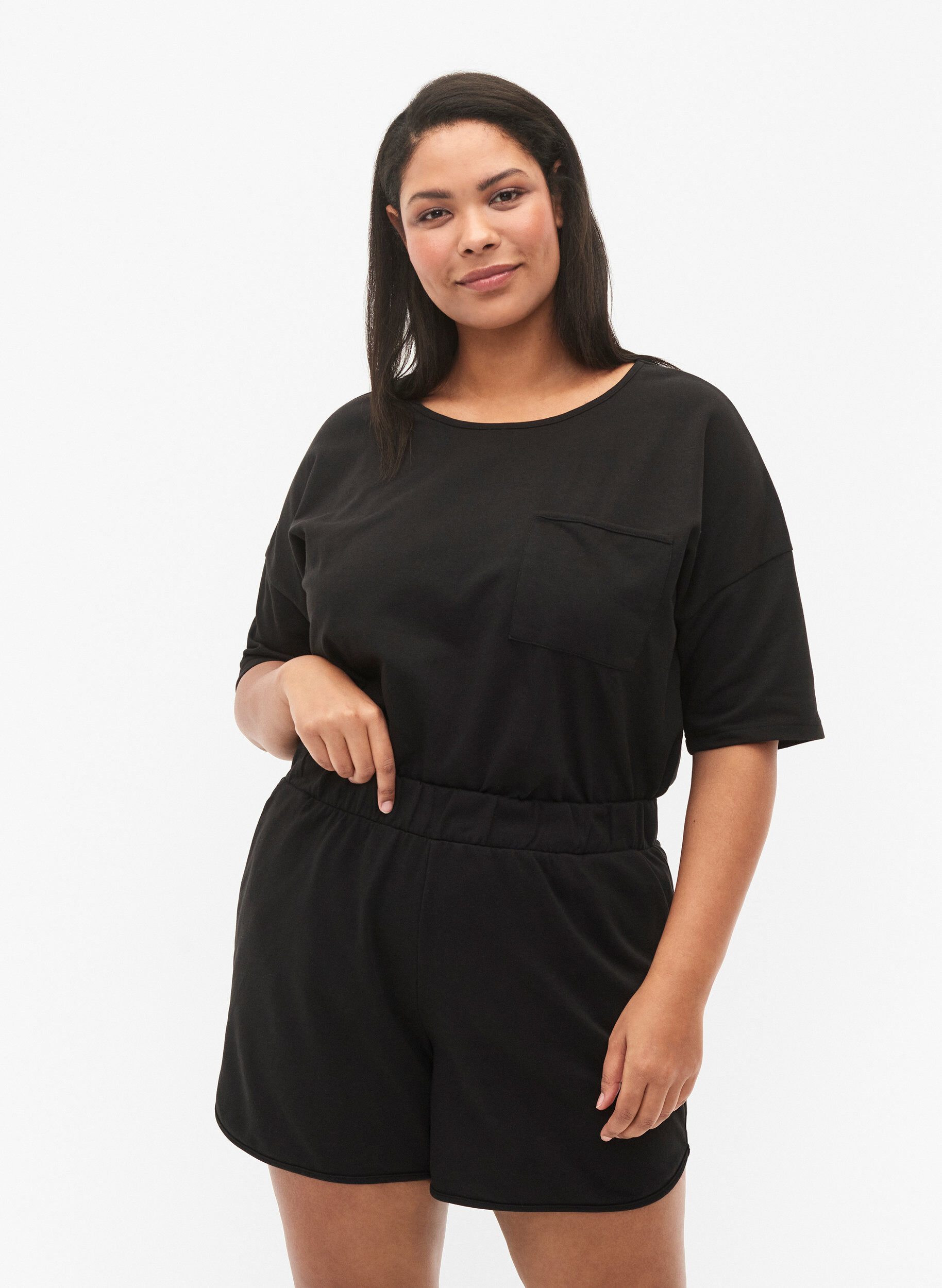 Zizzi Yksiv&auml;riset collegeshortsit taskuilla, Black, Model image number 0