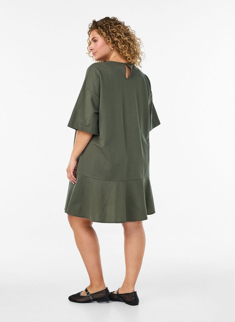 Lyhyt mekko, jossa on rento istuvuus ja r&ouml;yhel&ouml;helma, Vihre&auml;, Model image number 2