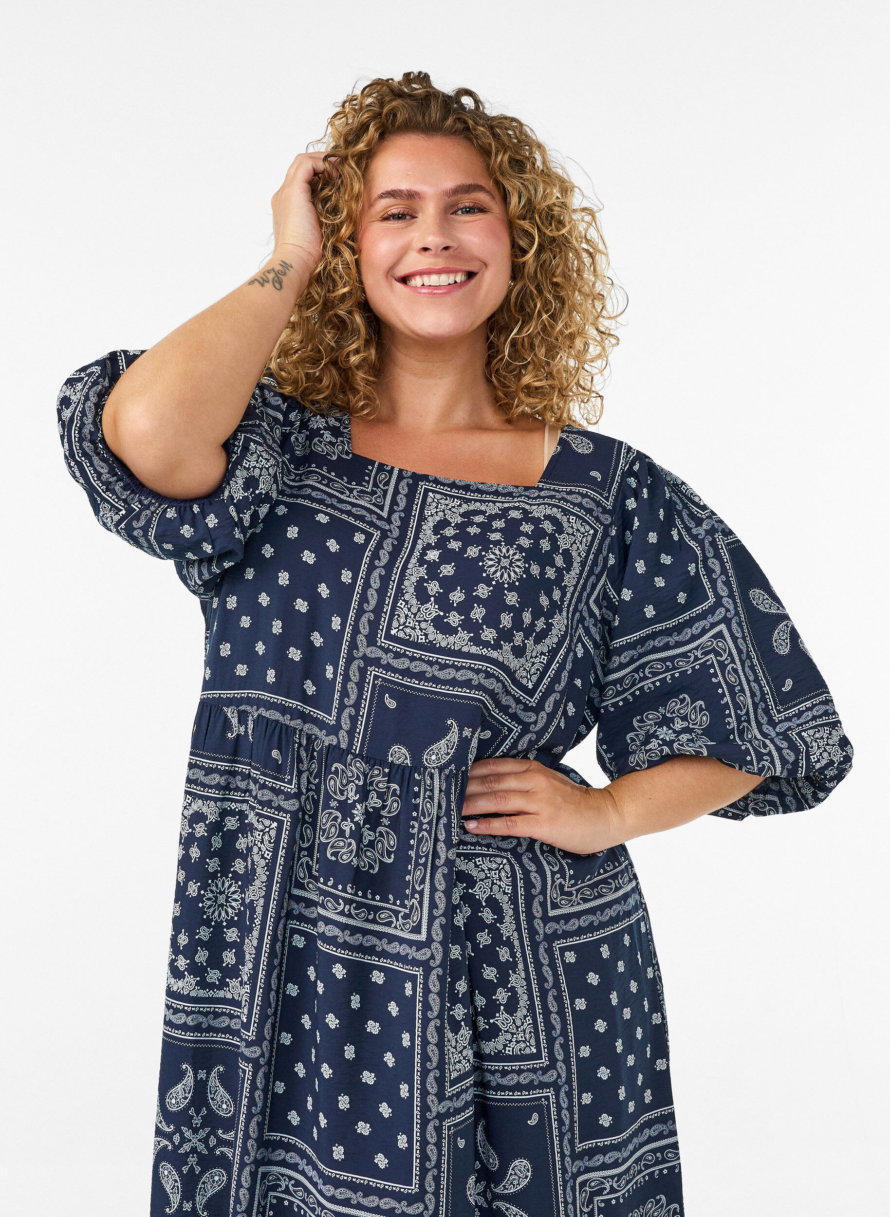 ZizziNilkkapituinen mekko viskoosista paisley-kuviolla ja lyhyill&auml; hihoilla, Sininen, Model image number 2