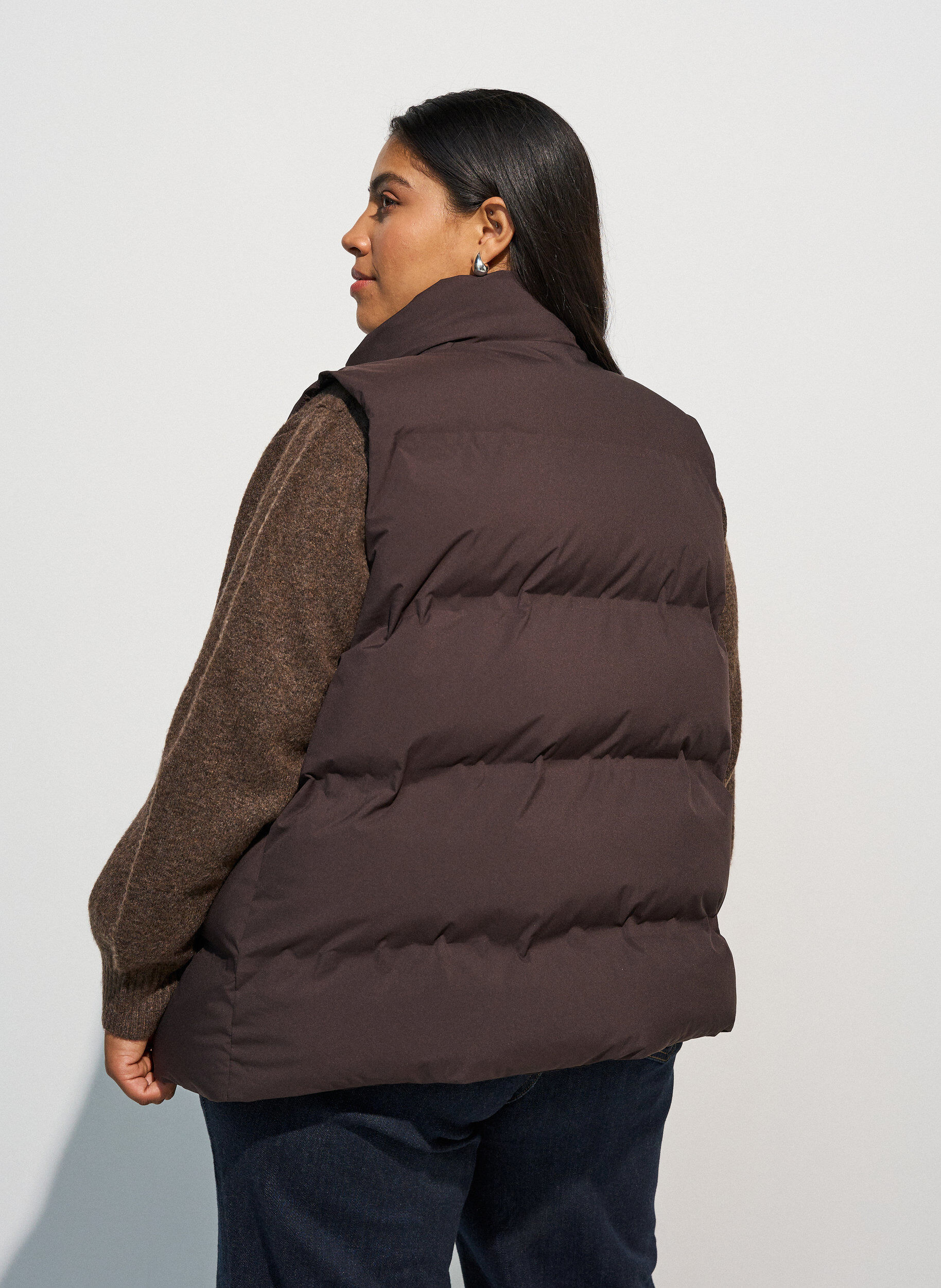 ZizziLyhyt toppaliivi korkealla kauluksella, Ruskea, Model image number 2