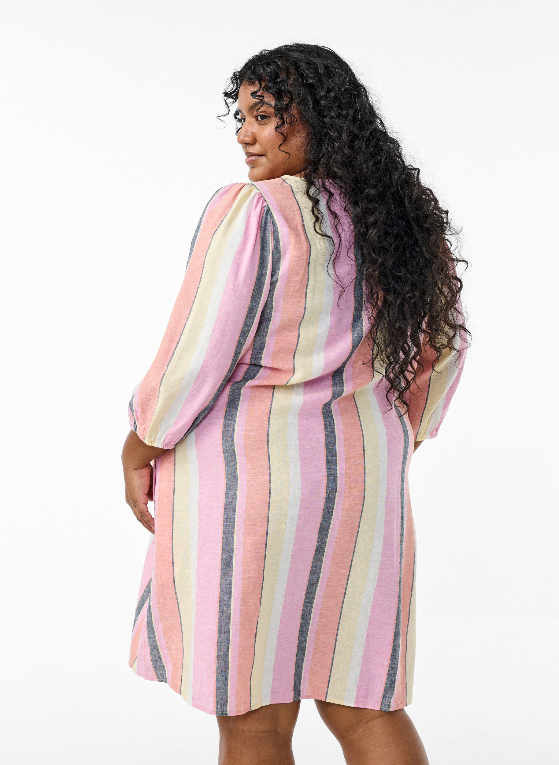 Zizzi Lyhyt mekko pellavasta ja viskoosista, 3/4-hihoilla., Keltainen, Model image number 2