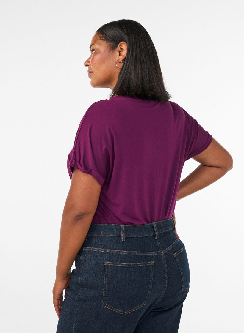 Perus V-p&auml;&auml;ntie T-paita viskoosista, Violetti, Model image number 2