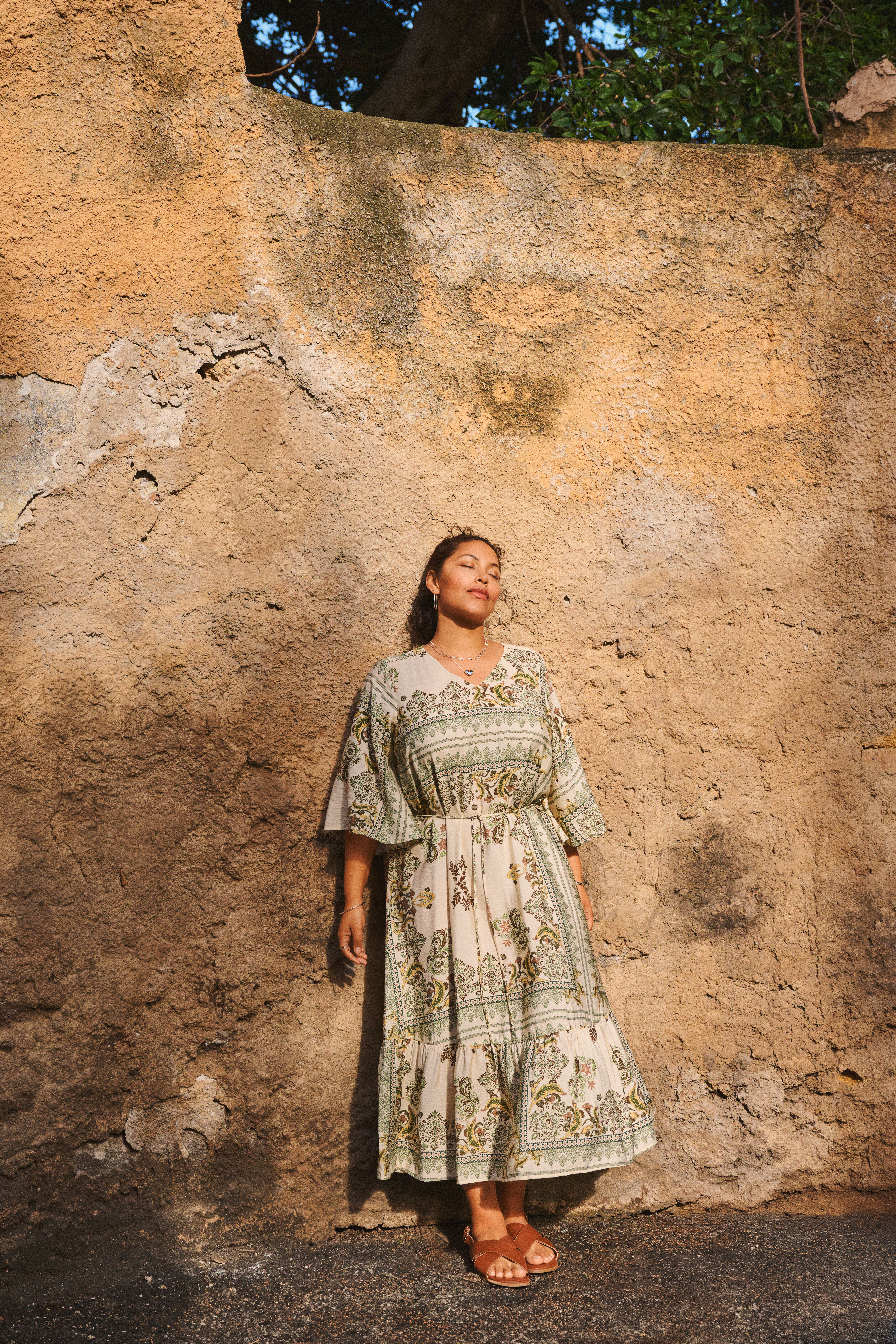 Zizzi Kuvioitu mekko vihreiss&auml; s&auml;vyiss&auml;, , Model