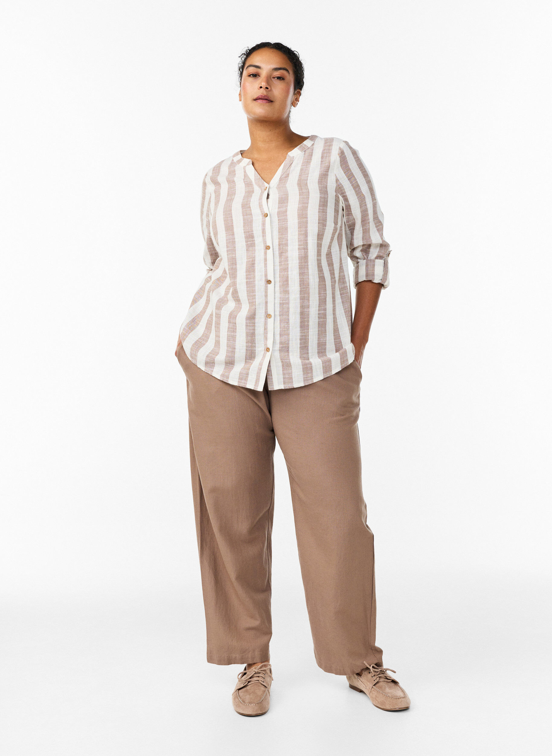 Zizzi Puuvillainen paitapusero V-p&auml;&auml;ntiell&auml;, Beige, Model image number 1