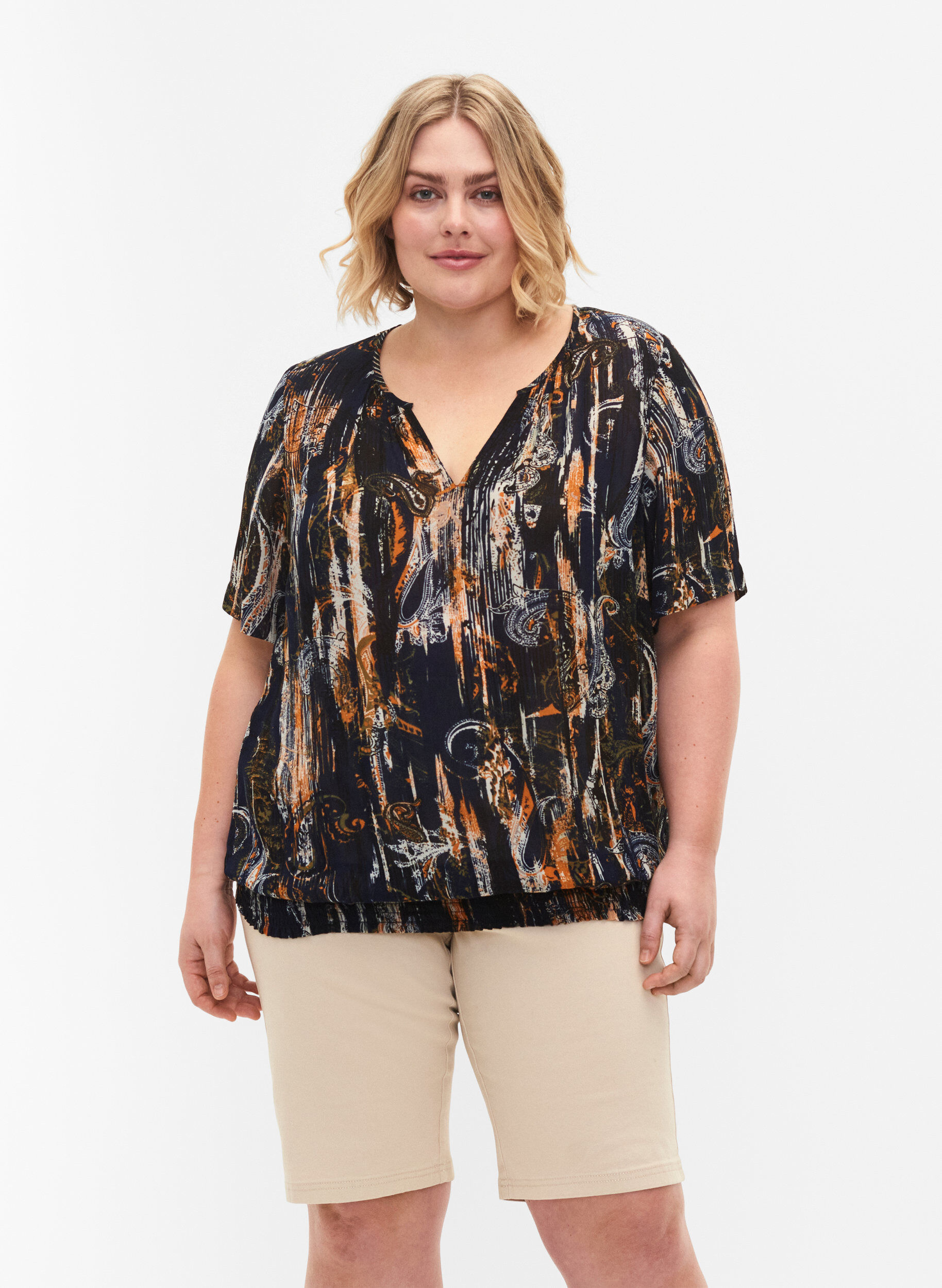 Zizzi Tyk&ouml;istuvat shortsit takataskuilla, Fog, Model image number 0