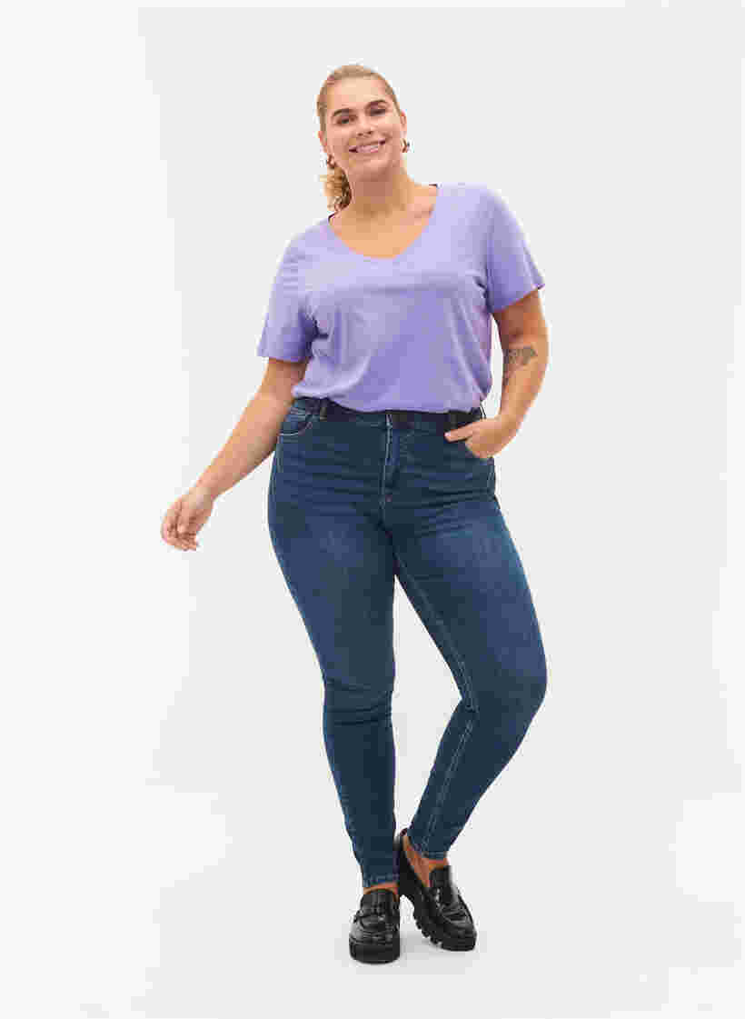 2 perus t-paitaa puuvillasta, Paisley Purple/Navy, Model image number 2