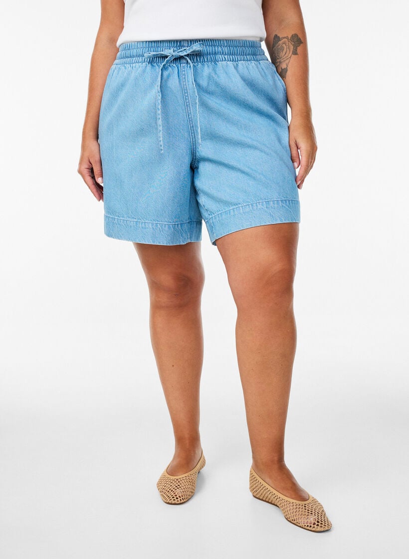 Farkkutyyliset shortsit joustavalla vy&ouml;t&auml;r&ouml;ll&auml; ja kiristysnauhalla, Sininen, Model image number 3