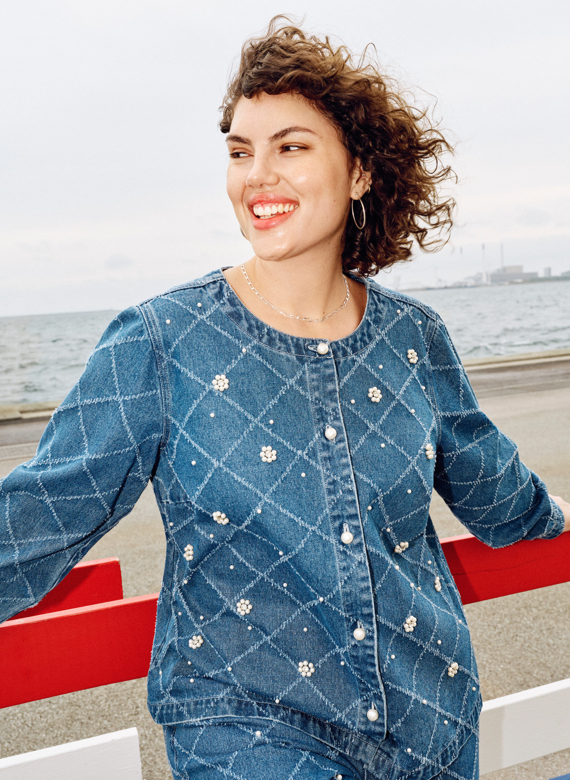 Zizzi Denim-paita revityll&auml; kuosilla ja helmiyksityiskohdilla, Sininen, Image image number 0