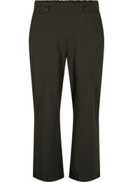 Väljät housut taskuilla, Vihreä