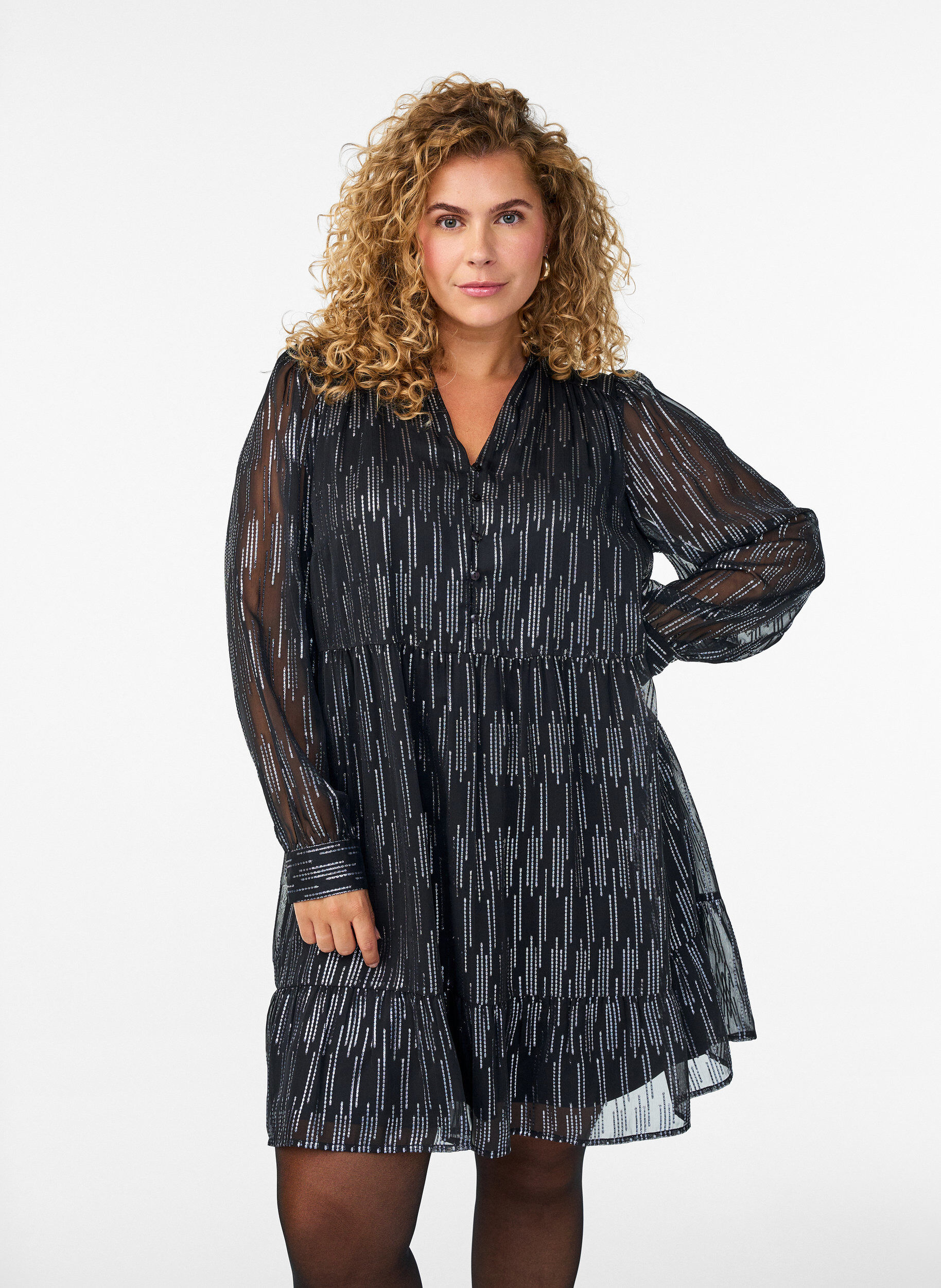 Lyhyt juhlamekko glitterkuviolla, Musta, Model