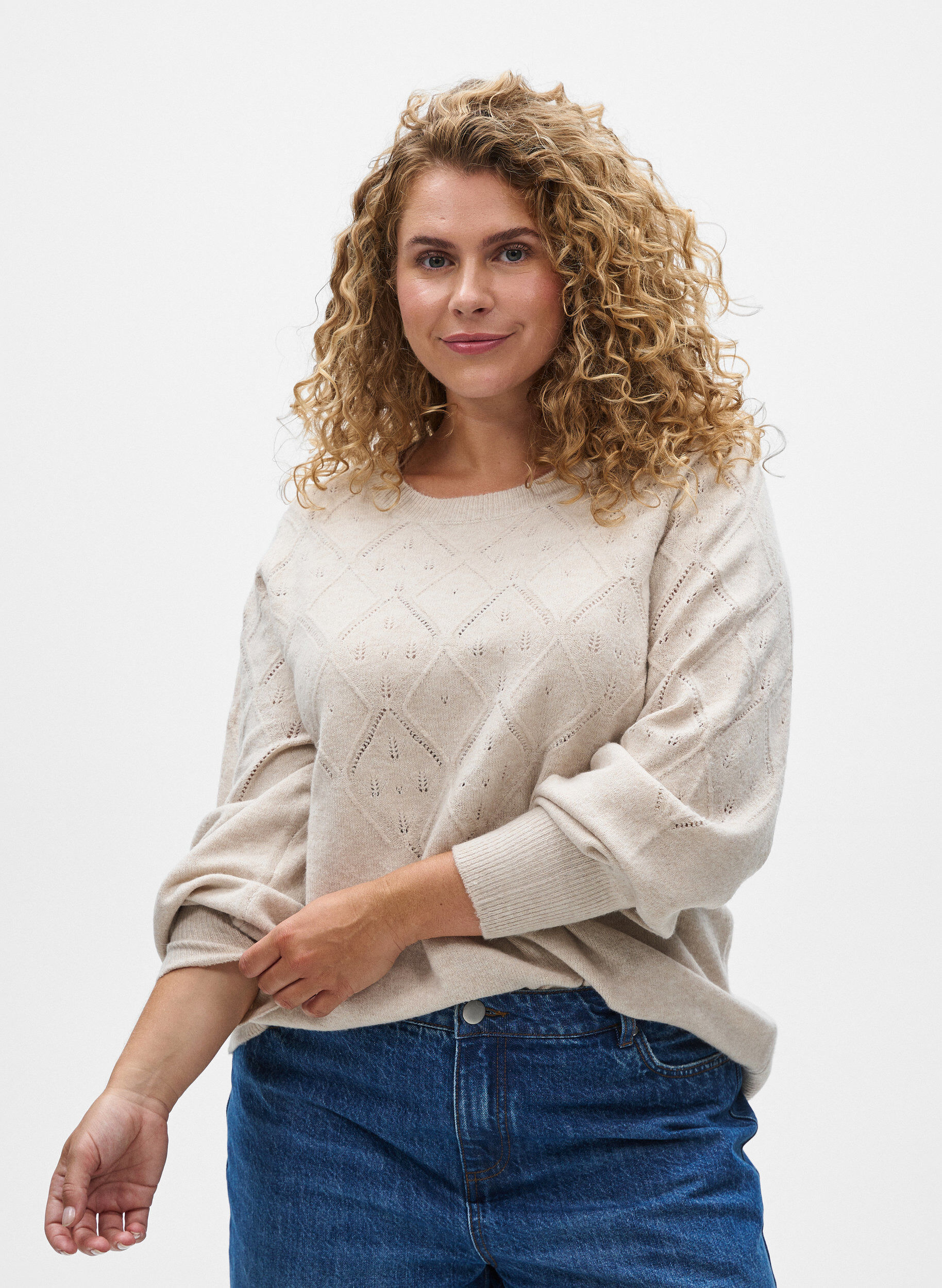 Neulottu yl&auml;osa avoimella kuviolla ja pallohihoilla, Beige, Model