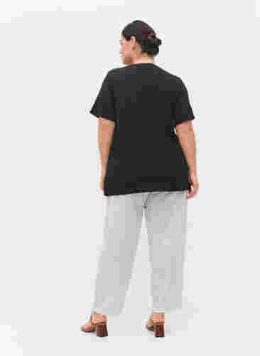 Kropatut housut raidoilla, White Stripe, Model image number 1