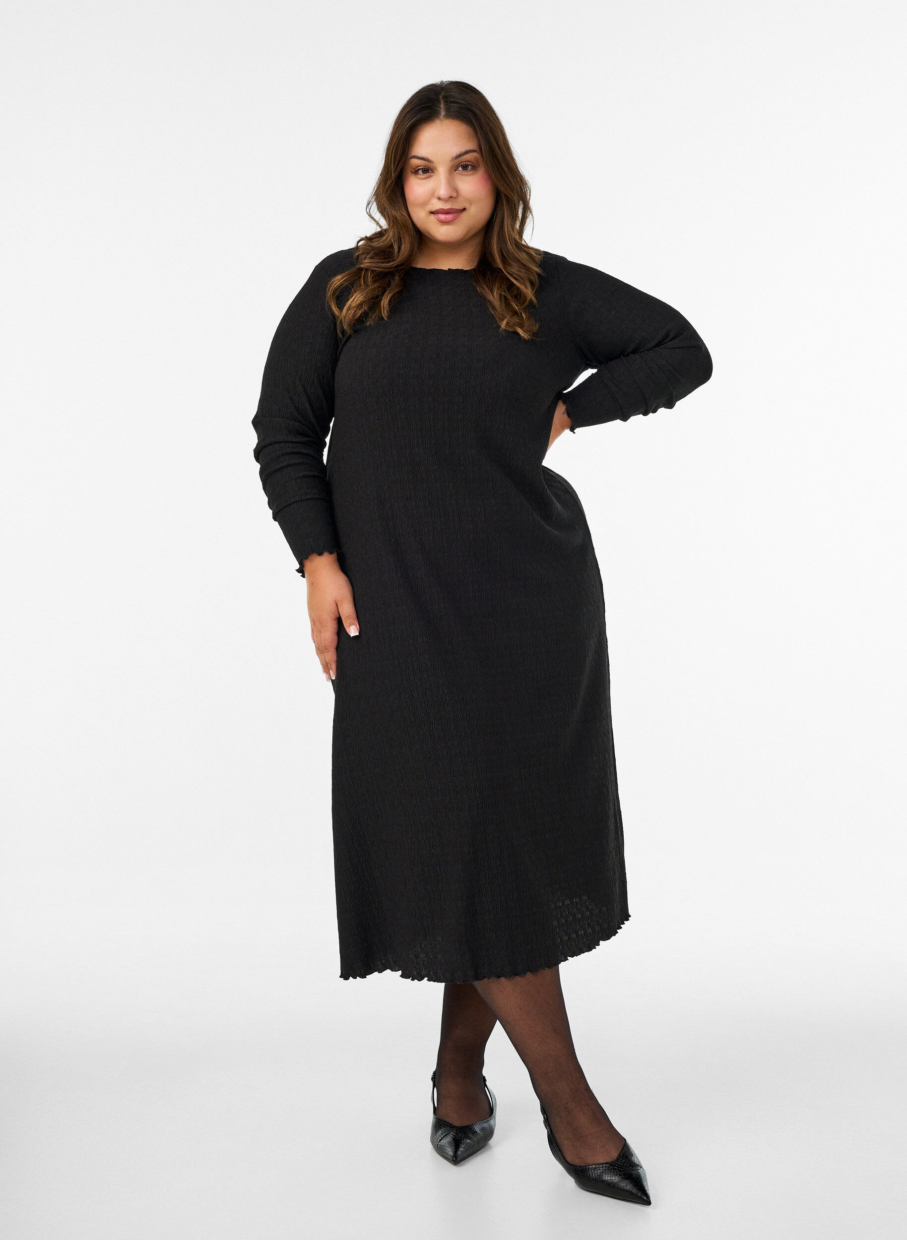ZizziMidi-mekko aaltoilevalla tekstuurilla ja pitkill&auml; hihoilla, Musta, Model image number 0