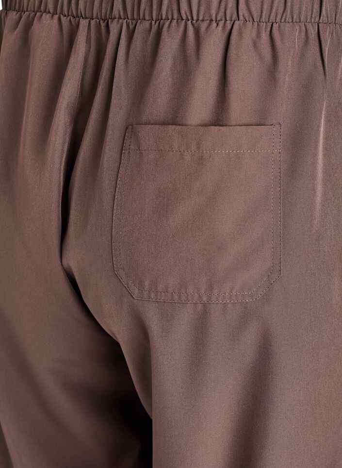 Urheilulliset housut korkealla vy&ouml;t&auml;r&ouml;ll&auml; ja suorilla lahkeilla, Ruskea, Packshot