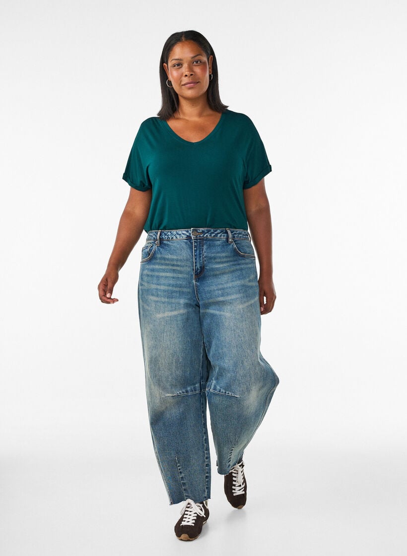 Perus V-p&auml;&auml;ntie T-paita viskoosista, Vihre&auml;, Model image number 1