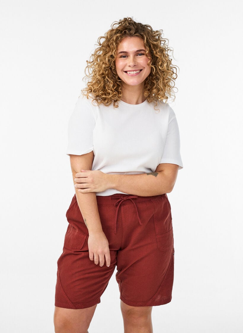 V&auml;lj&auml;t puuvillashortsit taskuilla, Punainen, Model image number 0