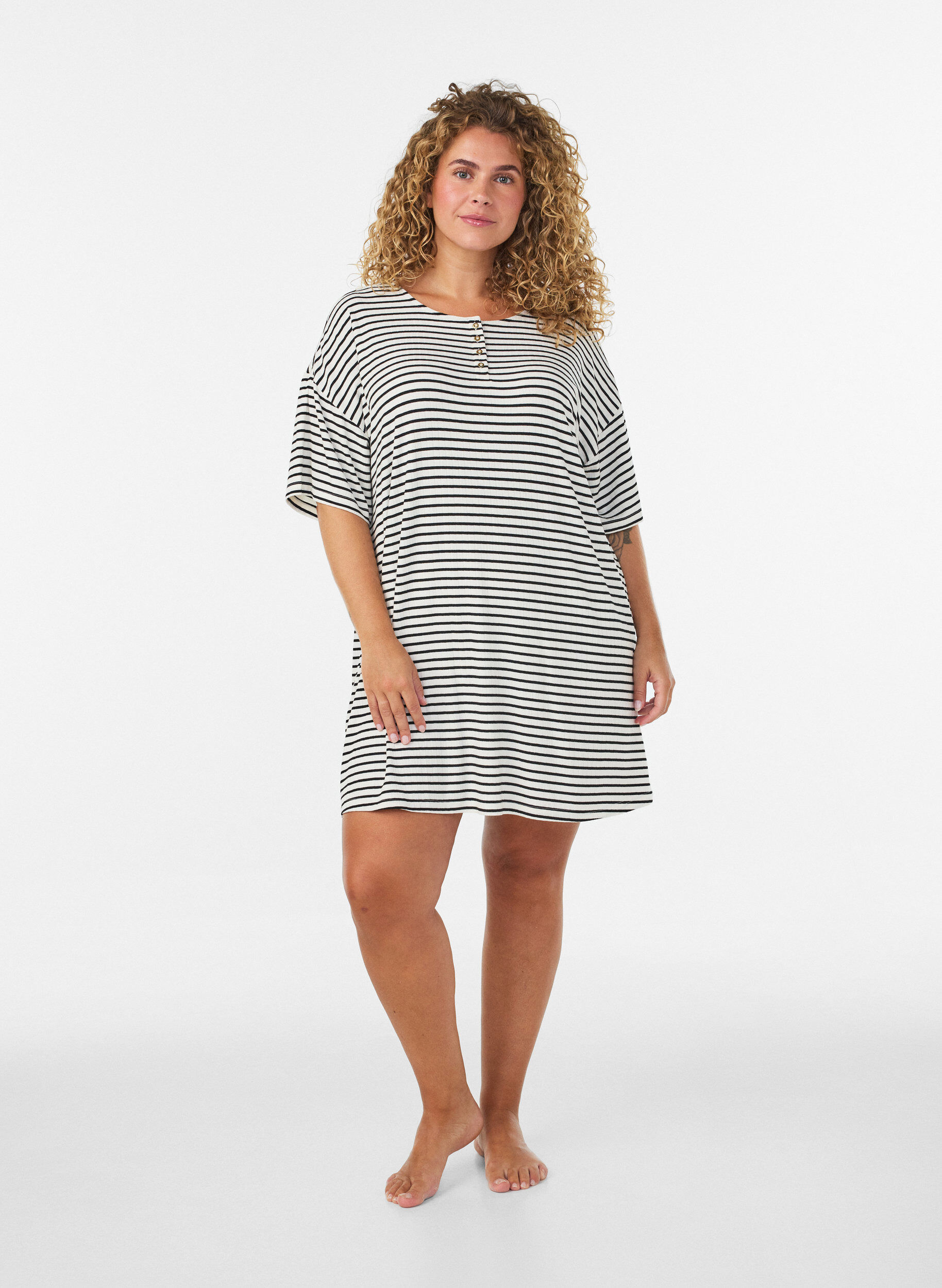 ZizziRaidallinen y&ouml;mekko viskoositrikoosta, Vanilja, Model image number 1