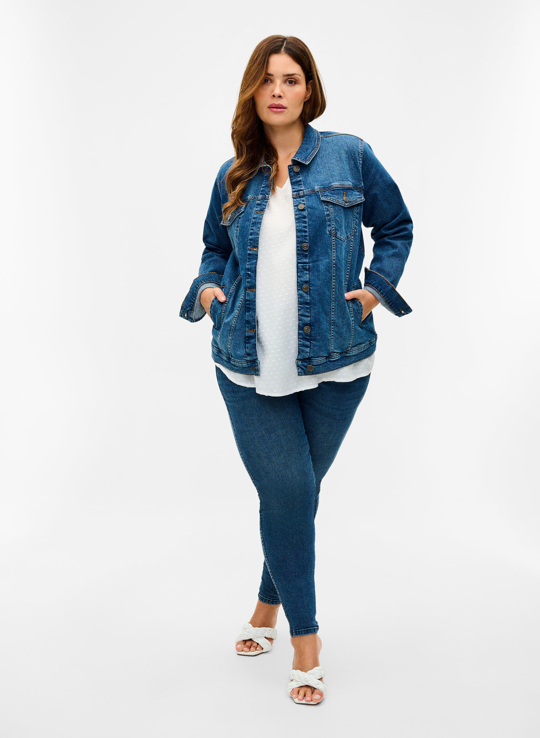 Zizzi Lyhyt puuvillainen farkkutakki, Blue denim, Model image number 2