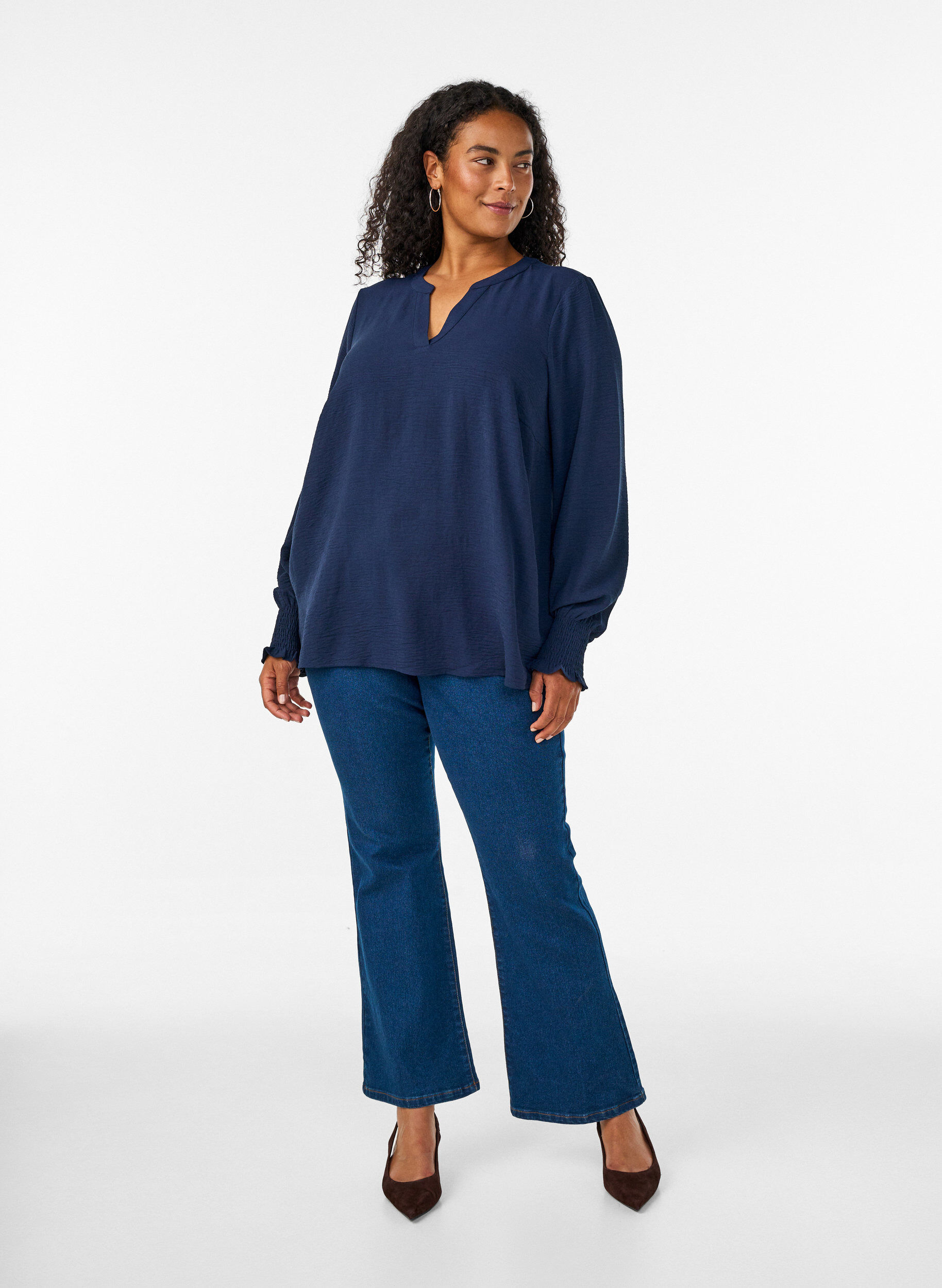 ZizziPusero smock-kalvosimilla ja v-p&auml;&auml;ntiell&auml;, Sininen, Model image number 1