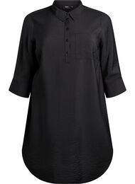 Lyhyt mekko kauluksella ja rintataskulla, Musta